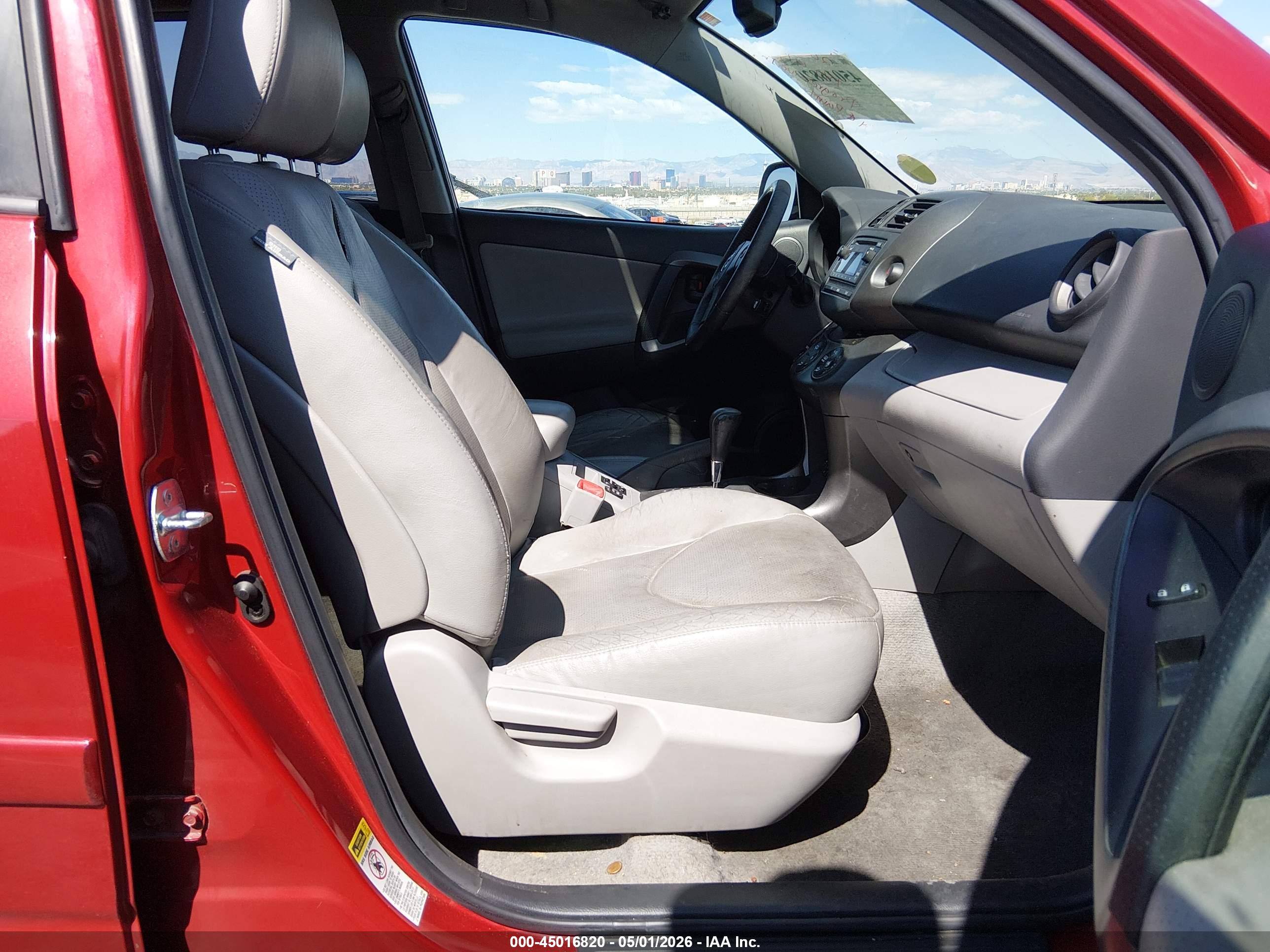 TOYOTA RAV4 image 5