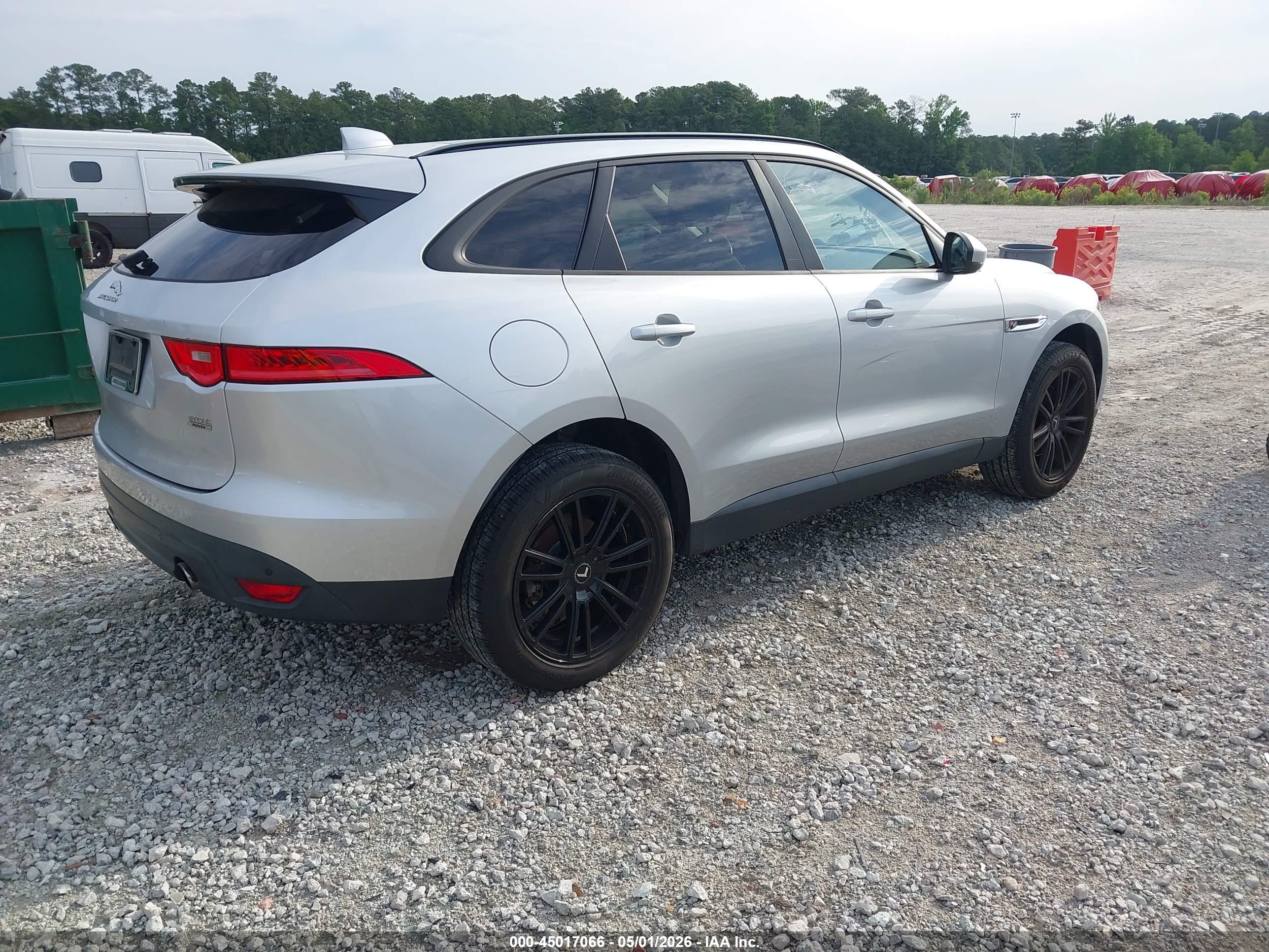 JAGUAR F-PACE image 4