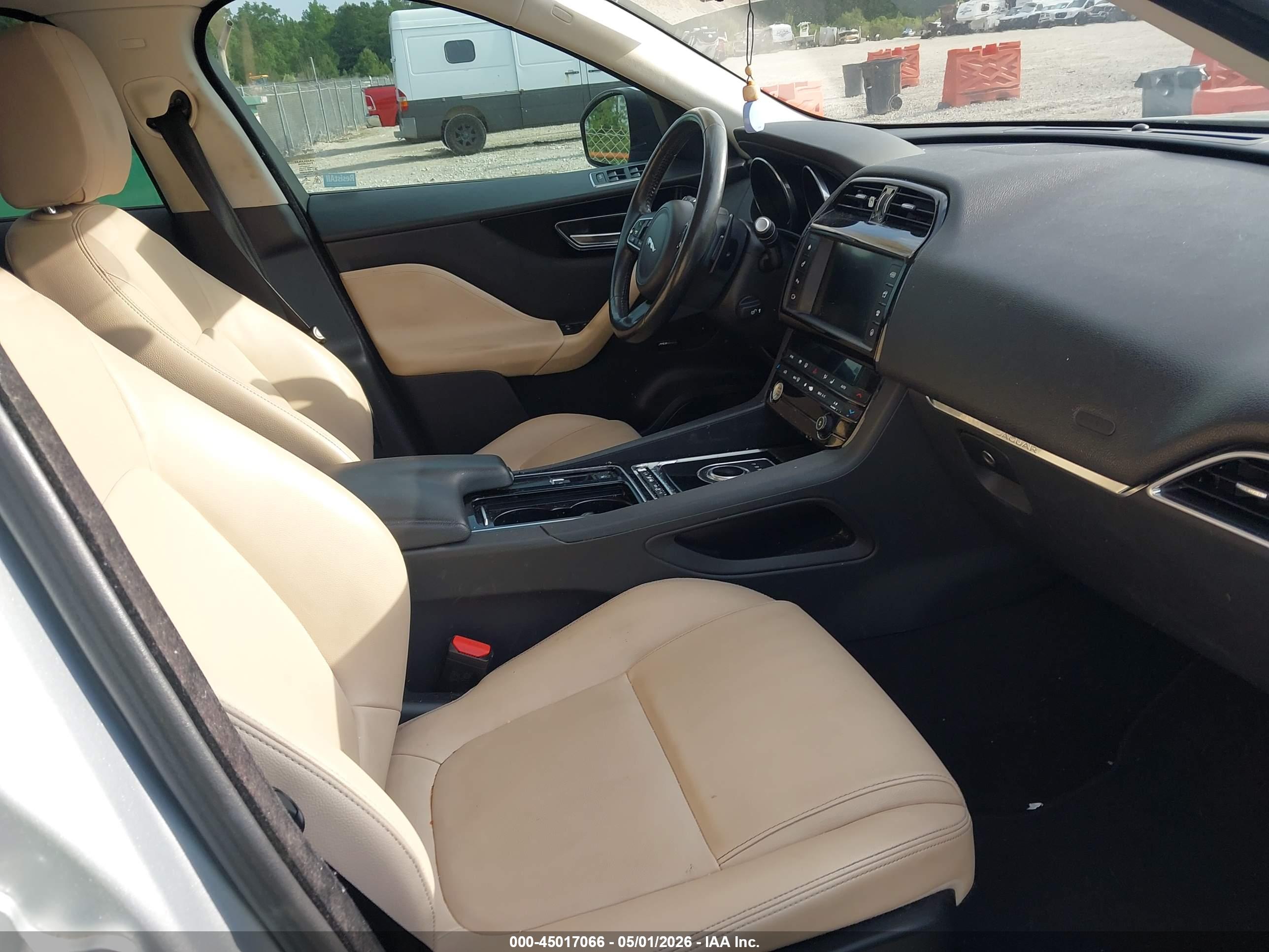 JAGUAR F-PACE image 5