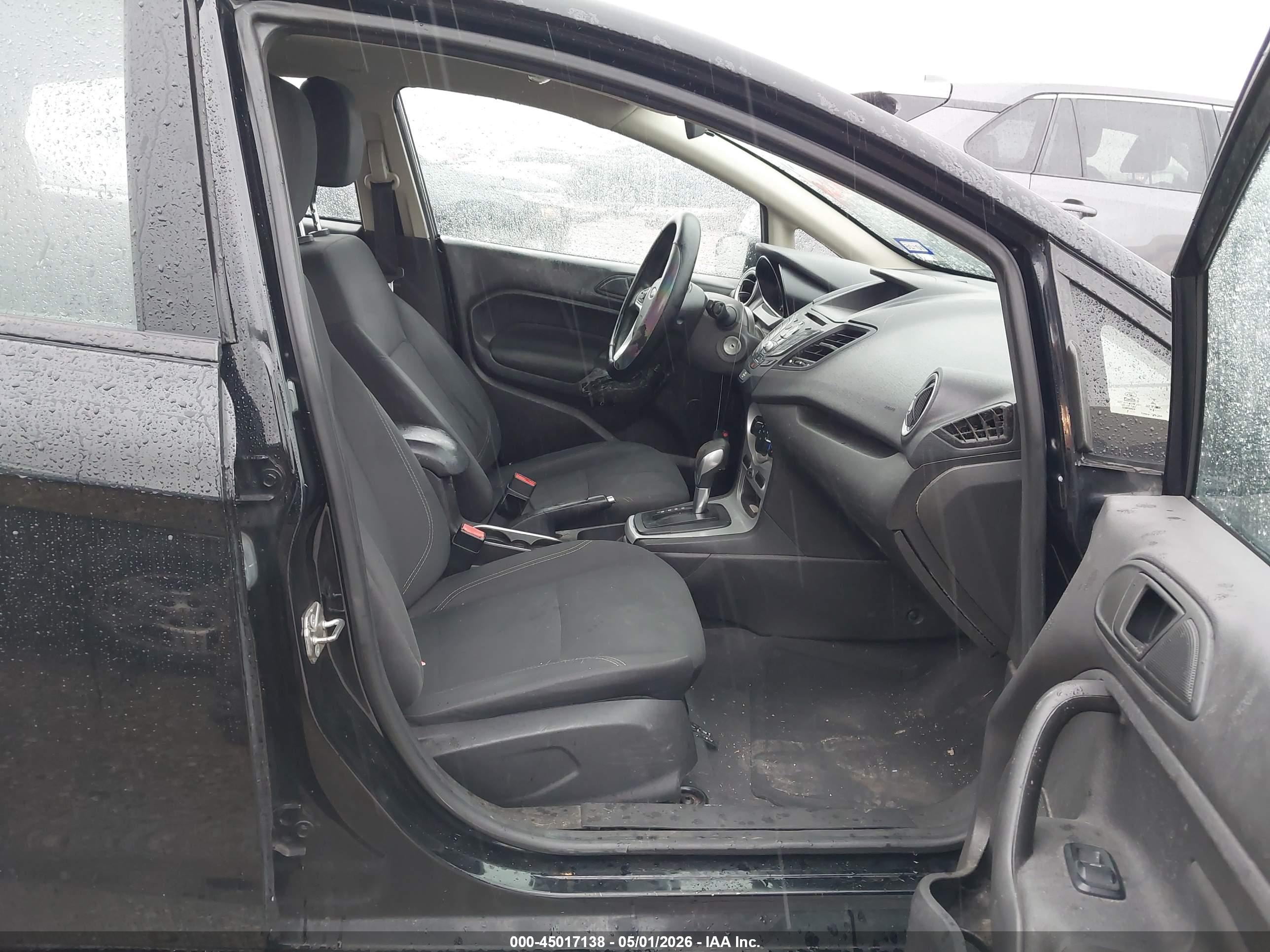 FORD FIESTA image 5