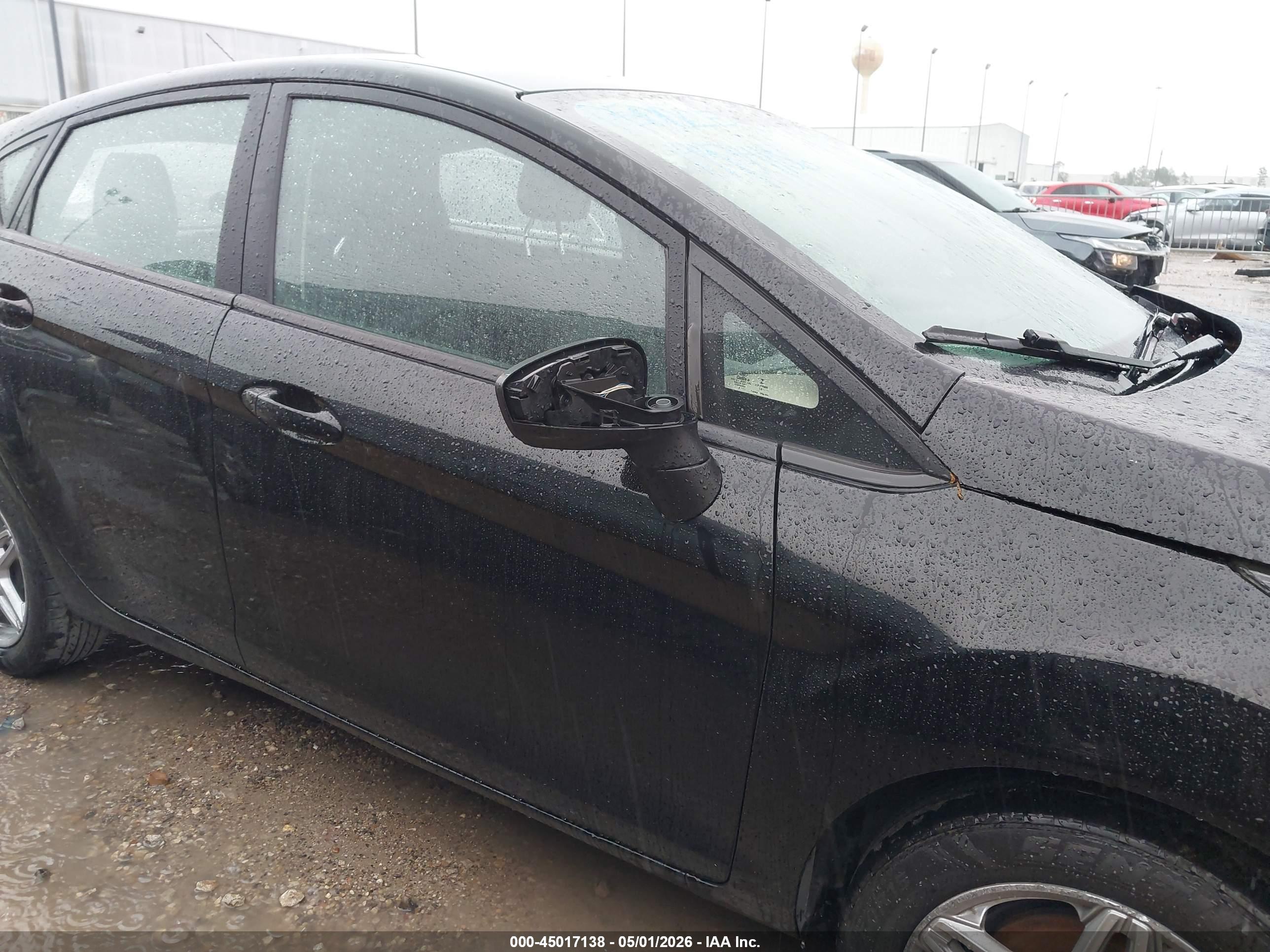 FORD FIESTA image 6