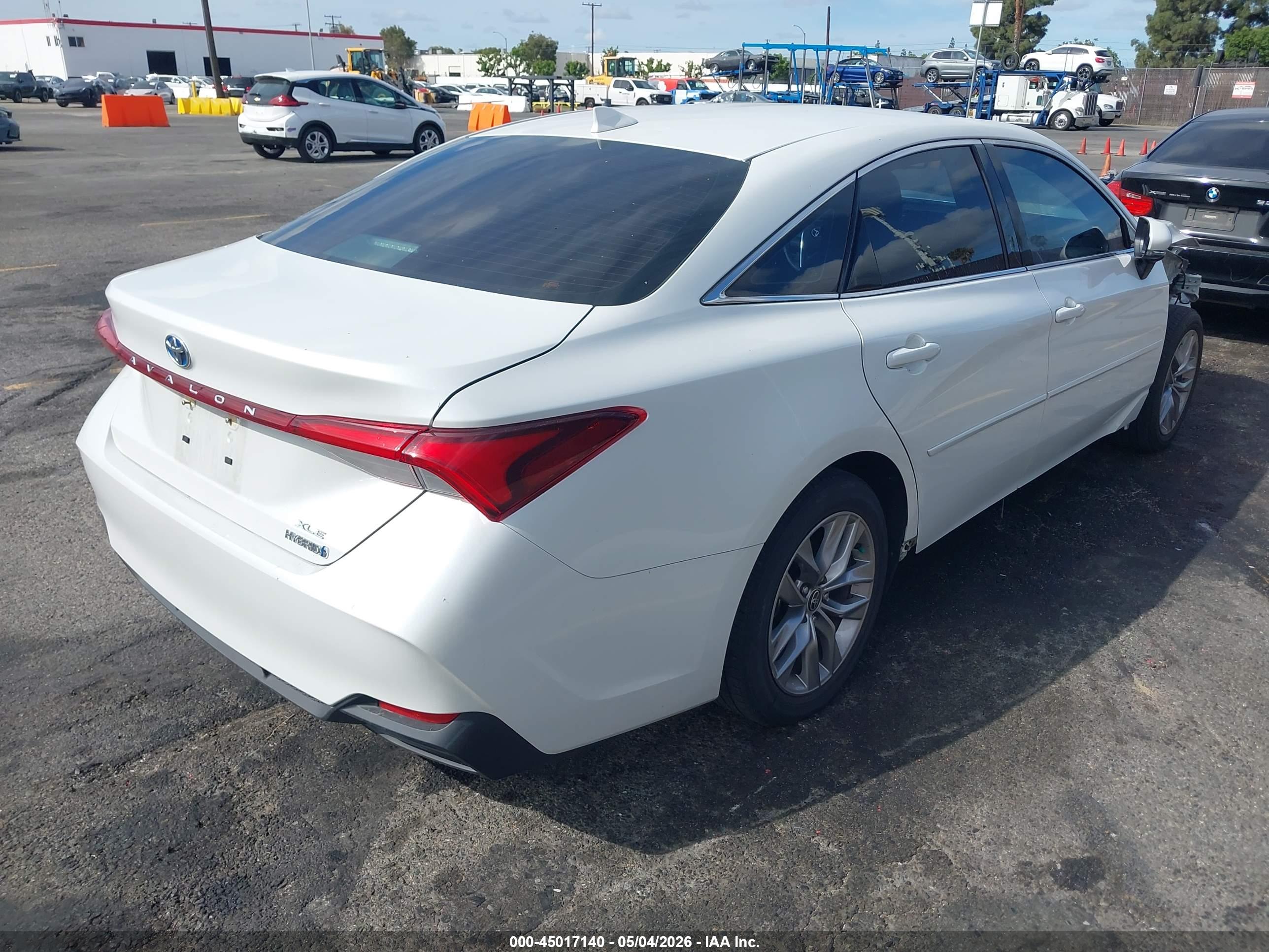 TOYOTA AVALON image 4