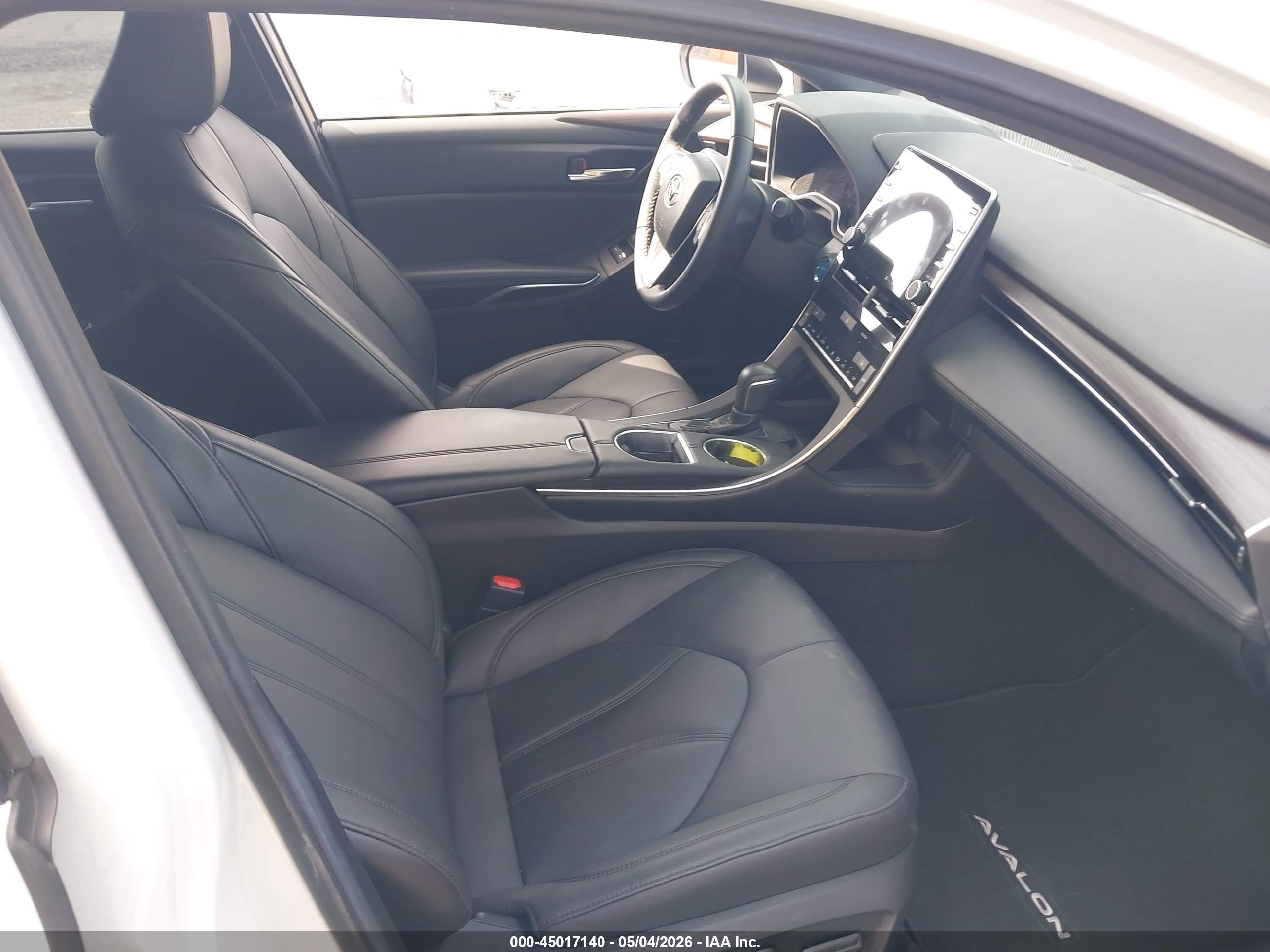 TOYOTA AVALON image 5