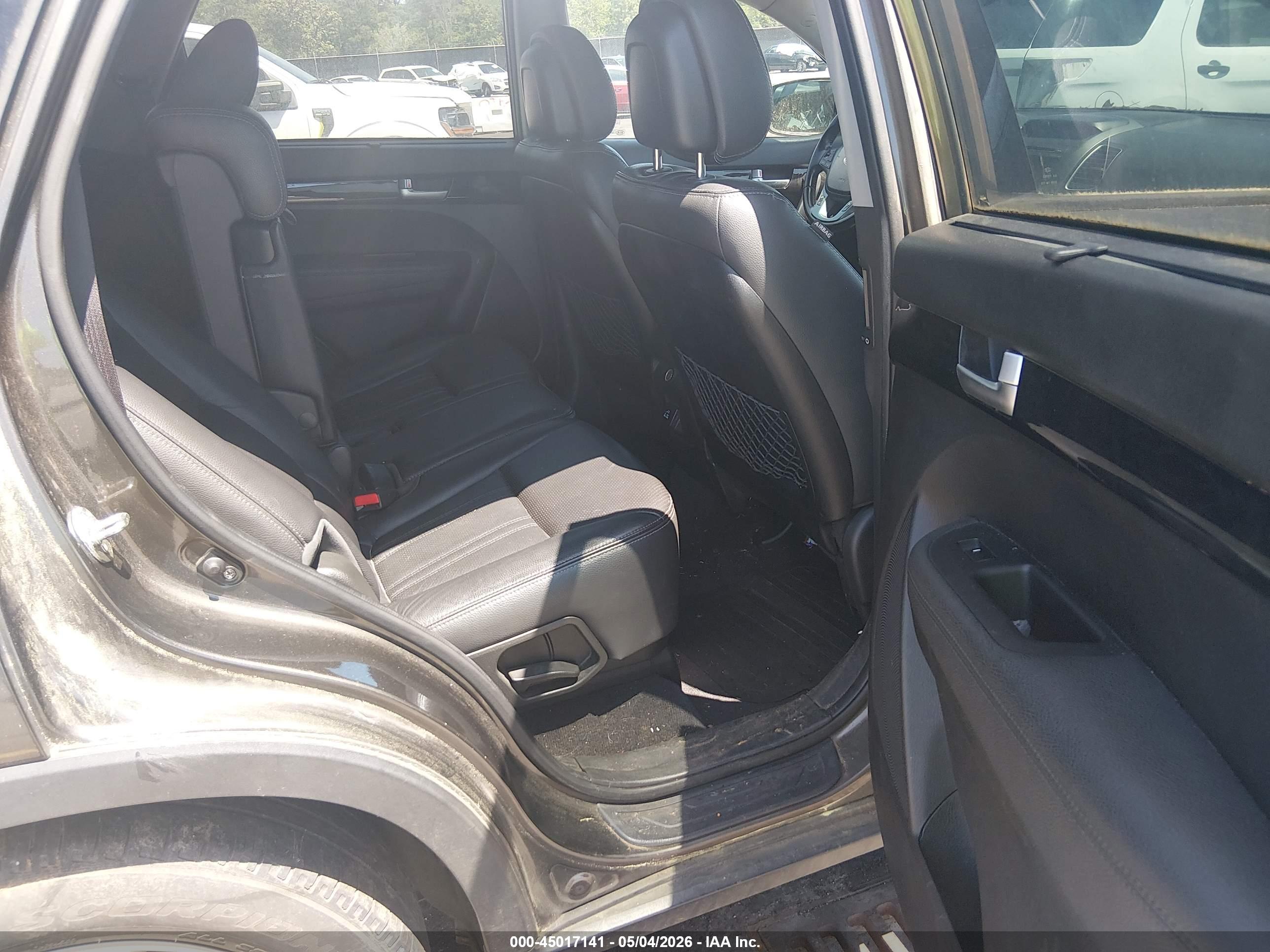 KIA SORENTO image 8
