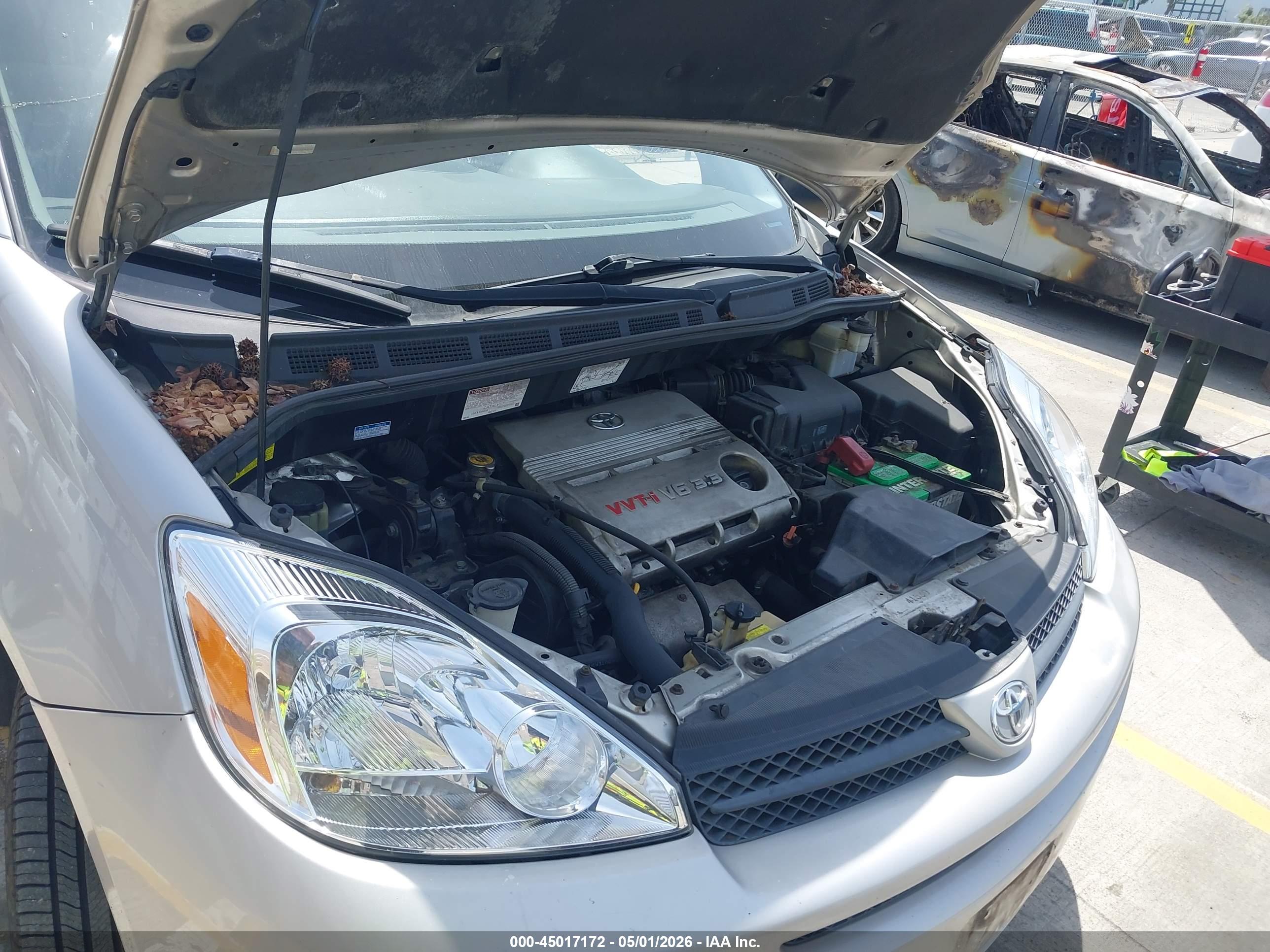 TOYOTA SIENNA image 10