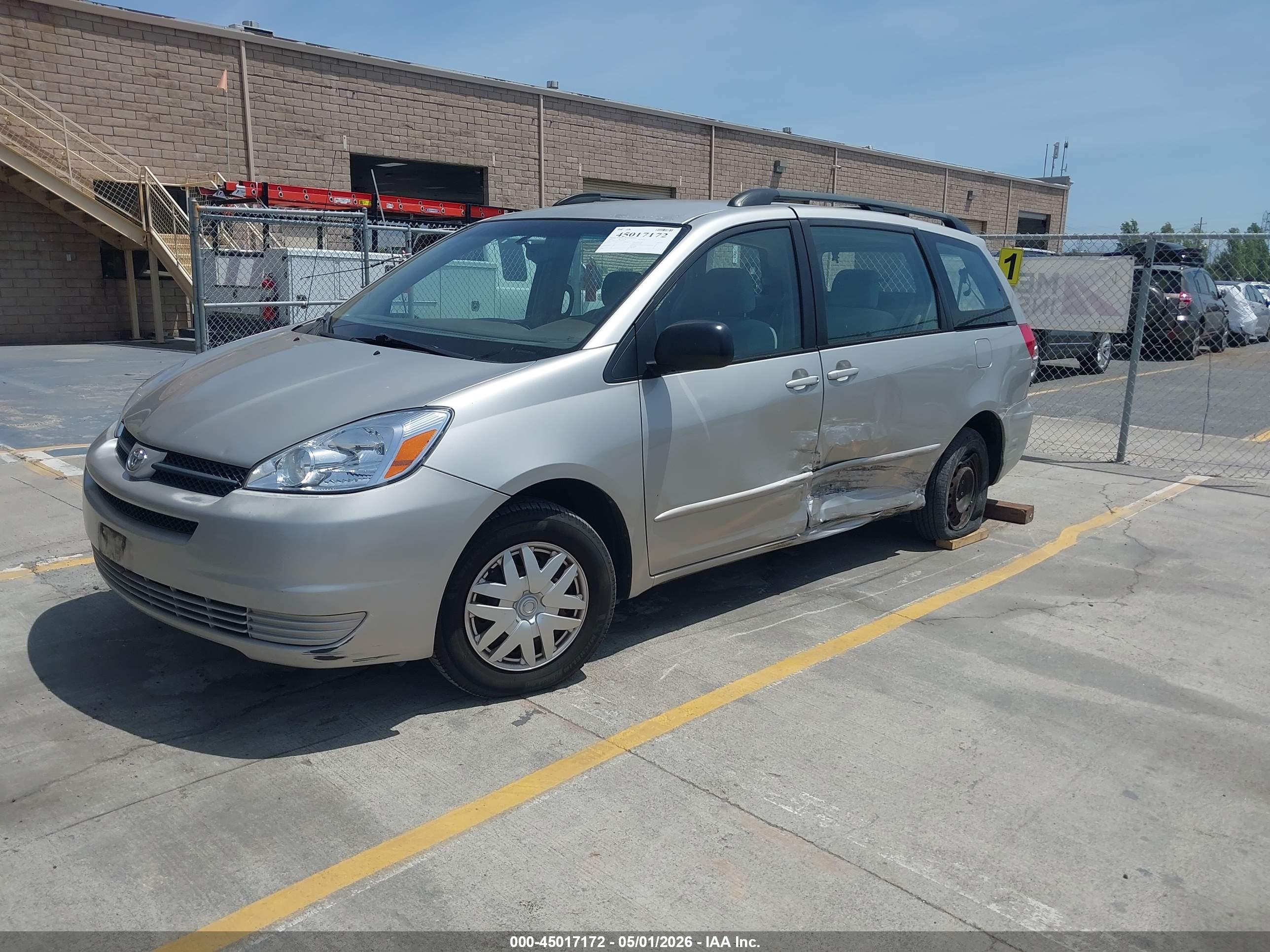 TOYOTA SIENNA image 2