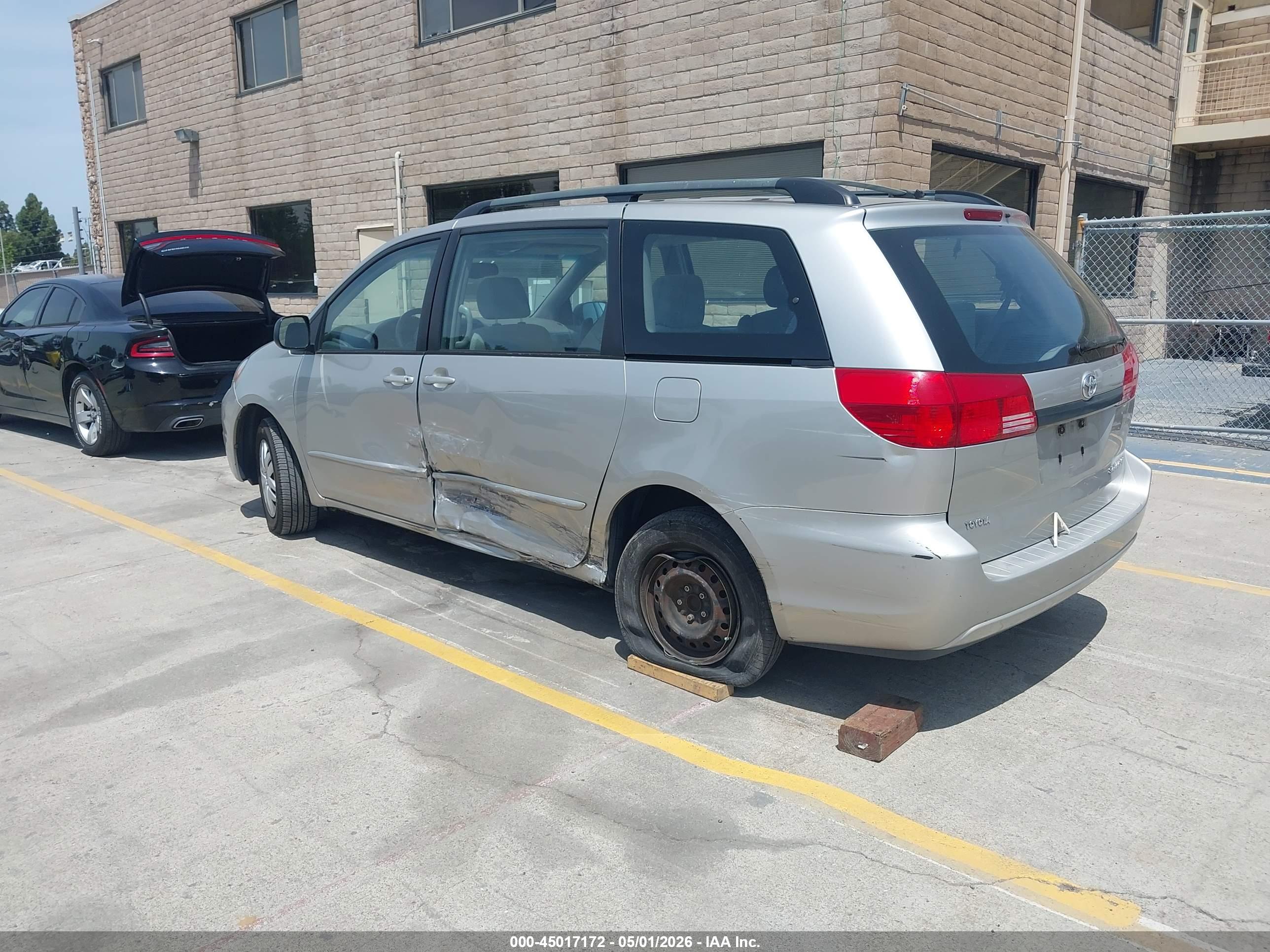 TOYOTA SIENNA image 3