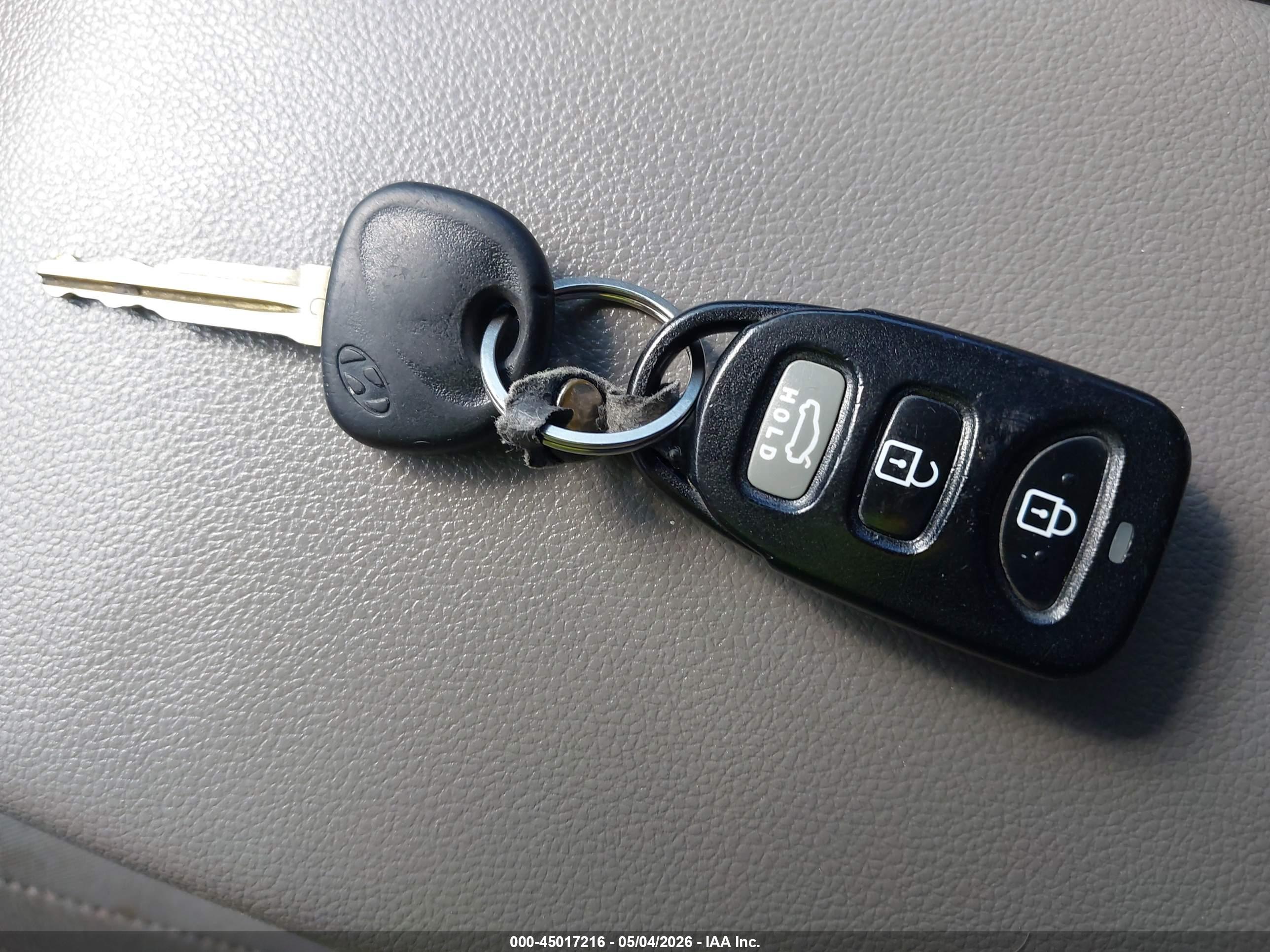 HYUNDAI ELANTRA image 11