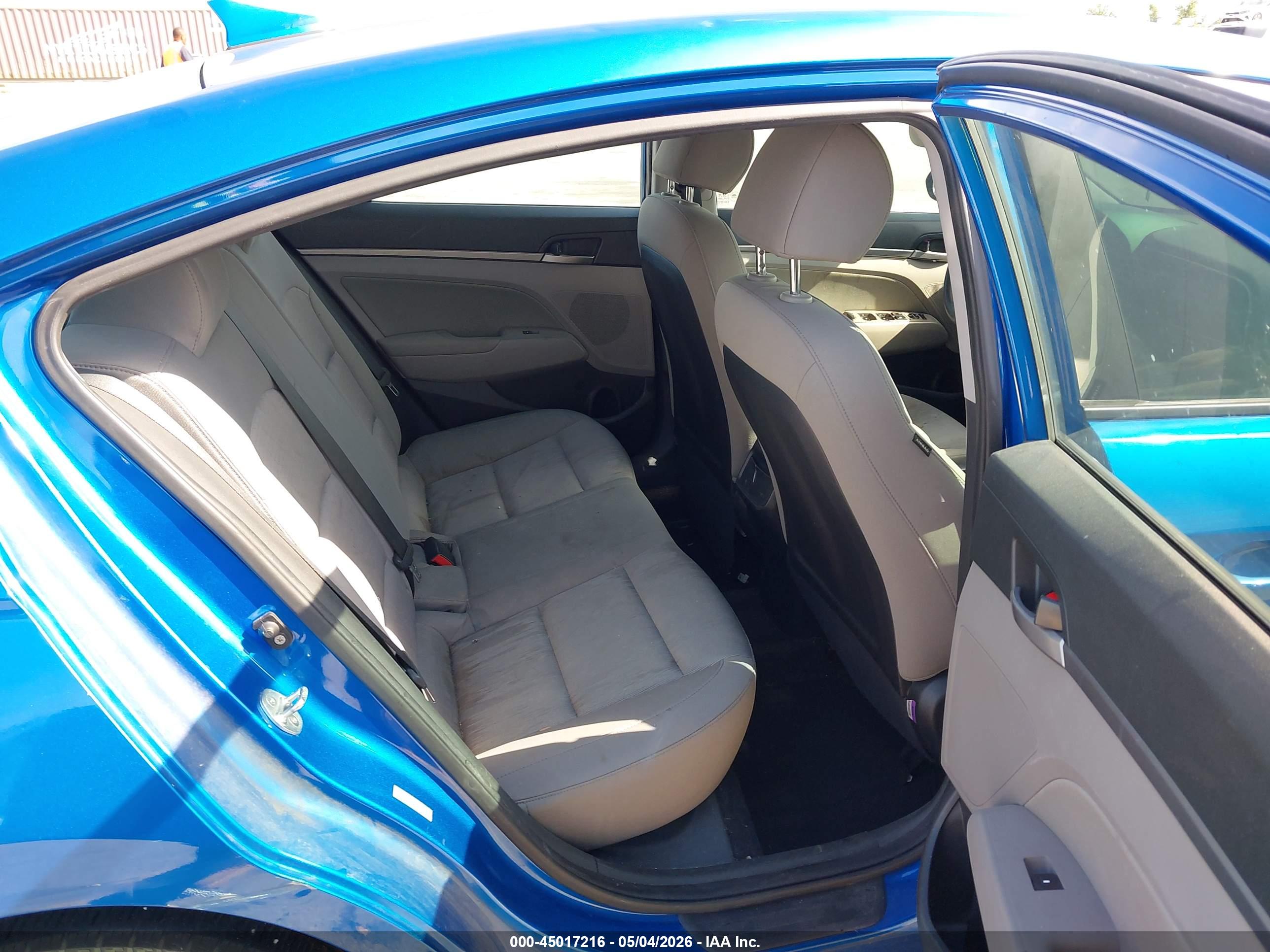 HYUNDAI ELANTRA image 8