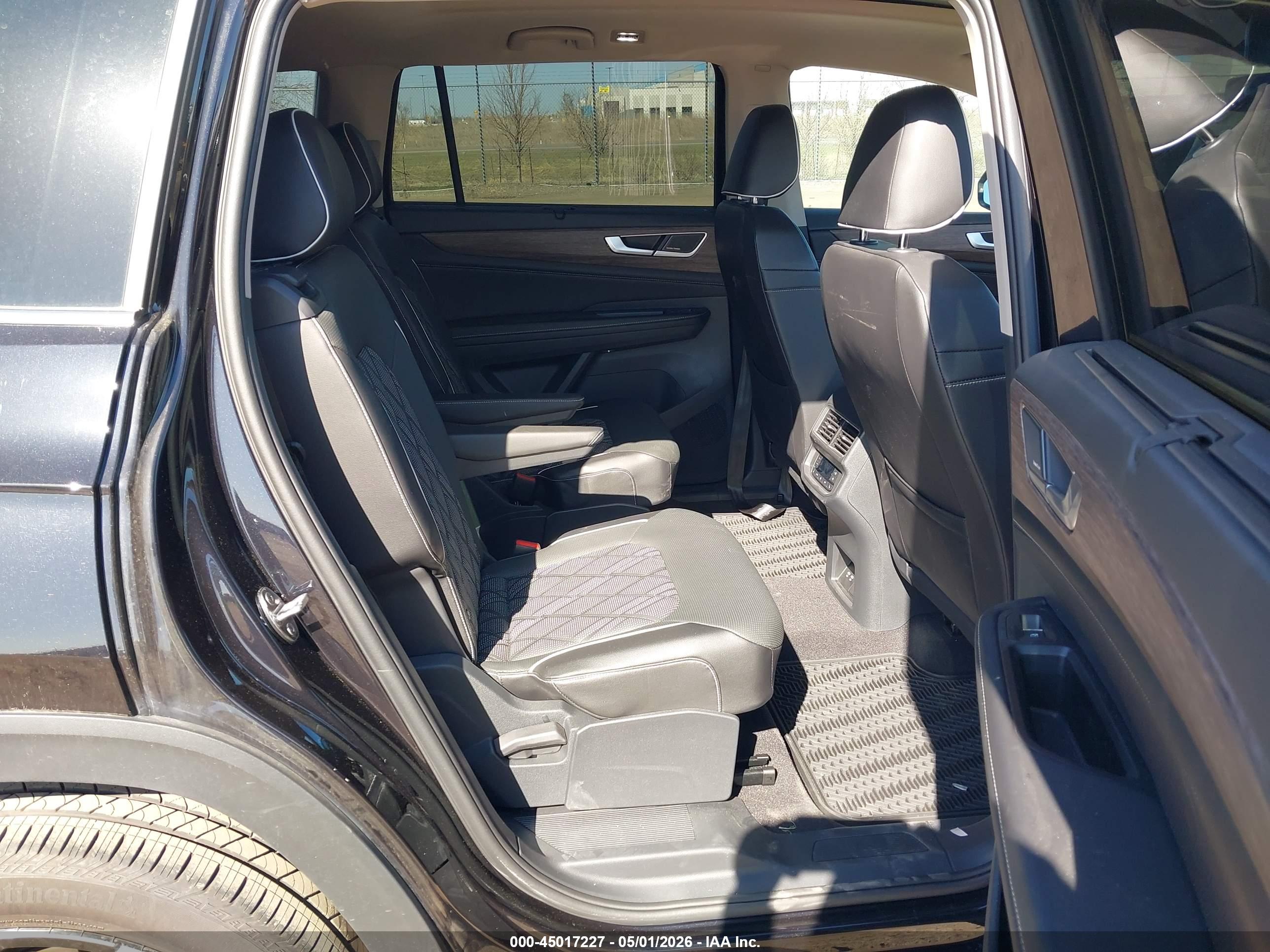 VOLKSWAGEN ATLAS image 8