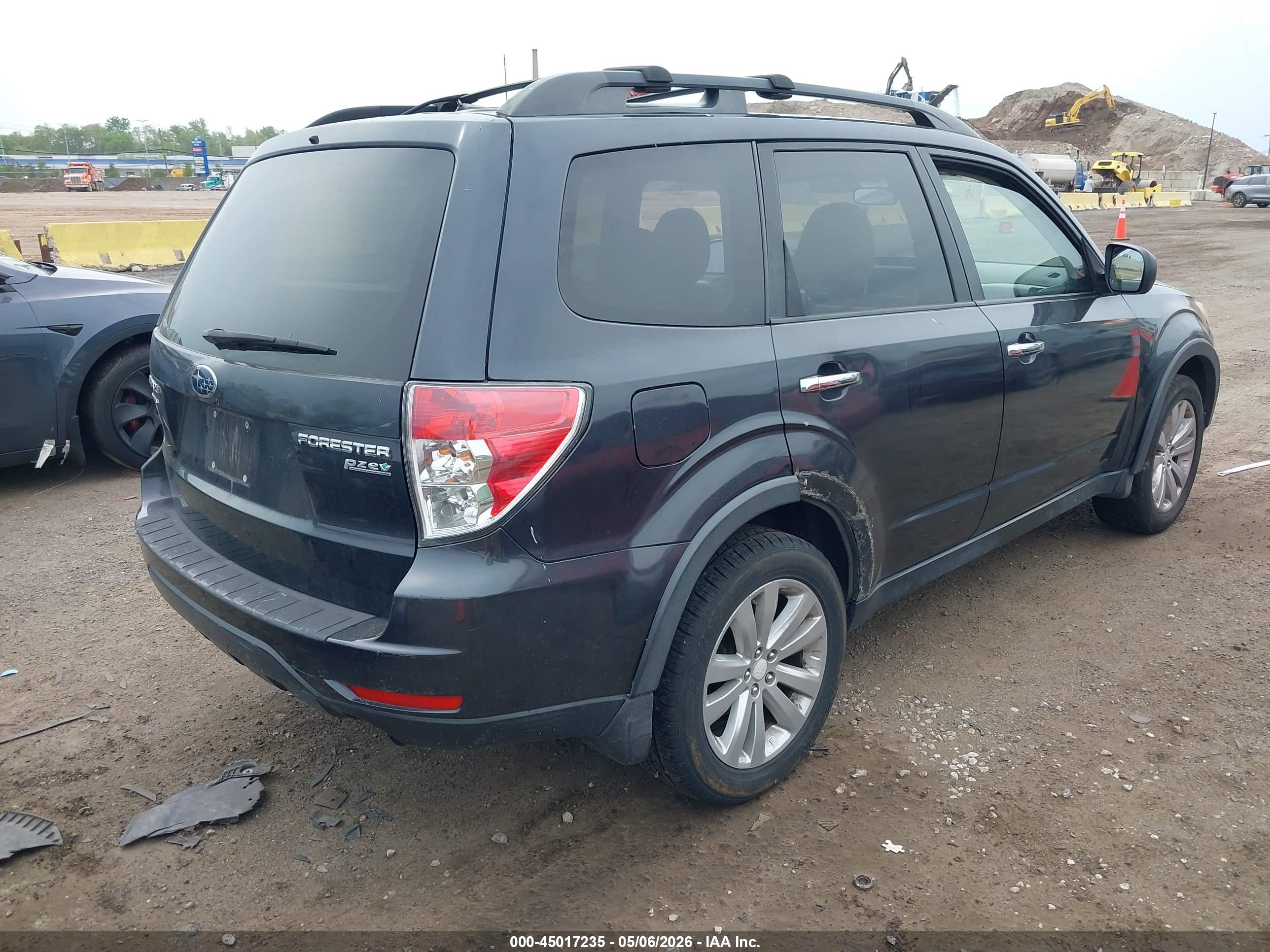 SUBARU FORESTER image 4