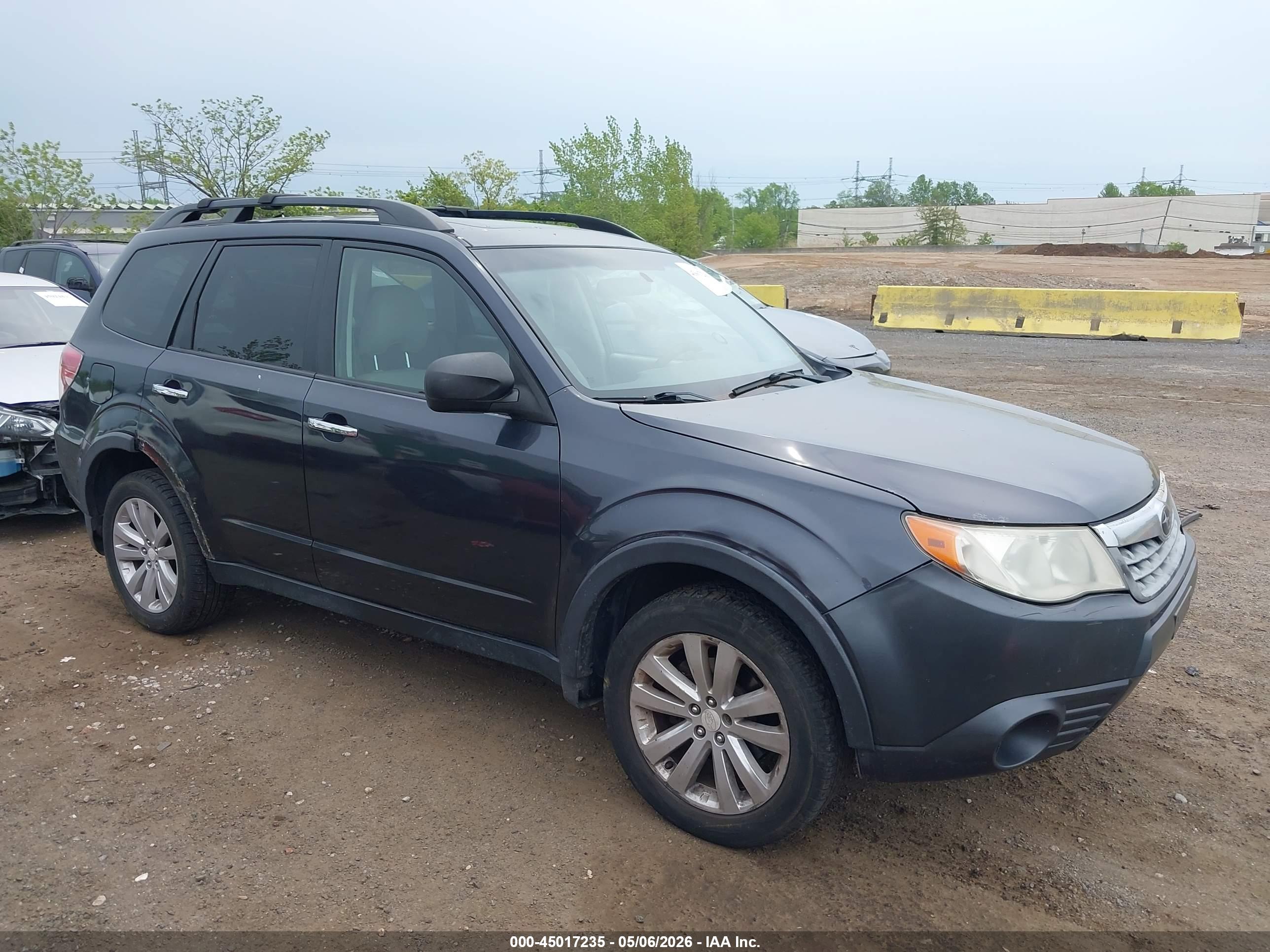 SUBARU FORESTER image 6