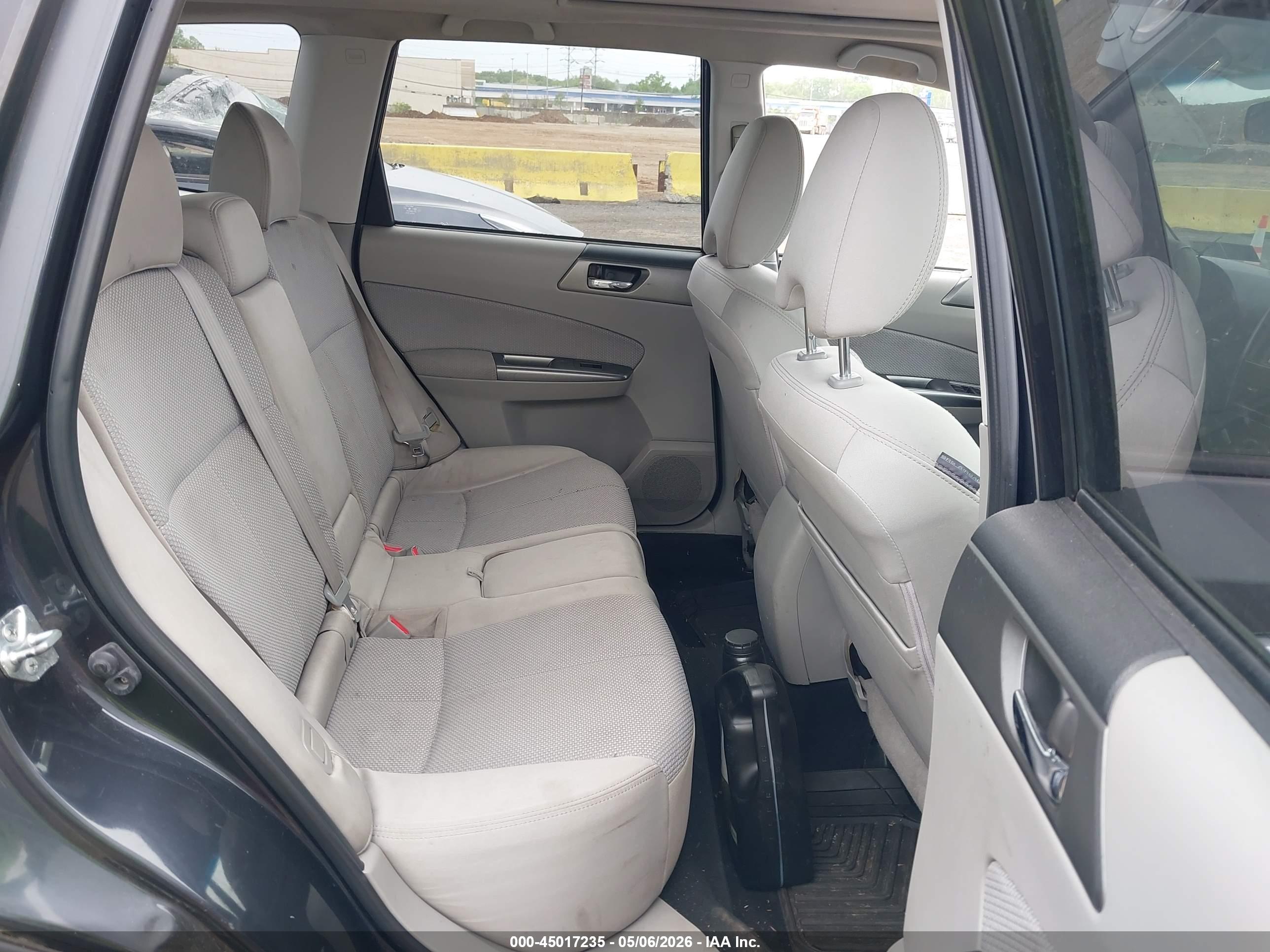 SUBARU FORESTER image 8