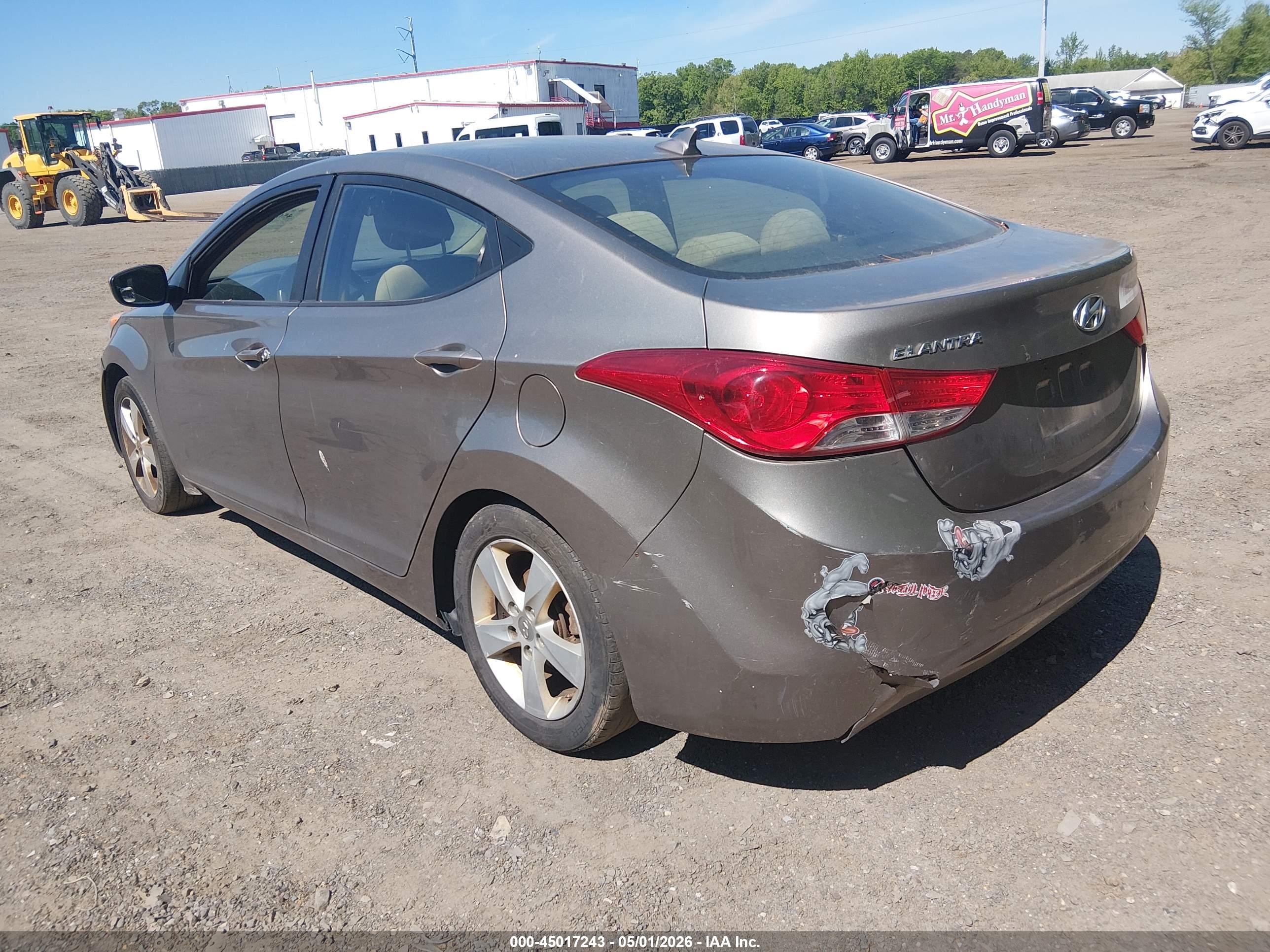 HYUNDAI ELANTRA image 3