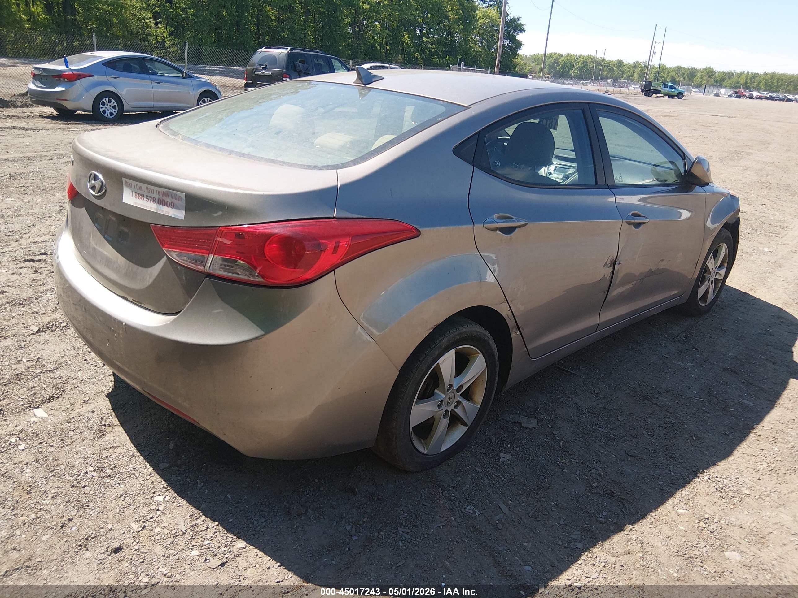 HYUNDAI ELANTRA image 4