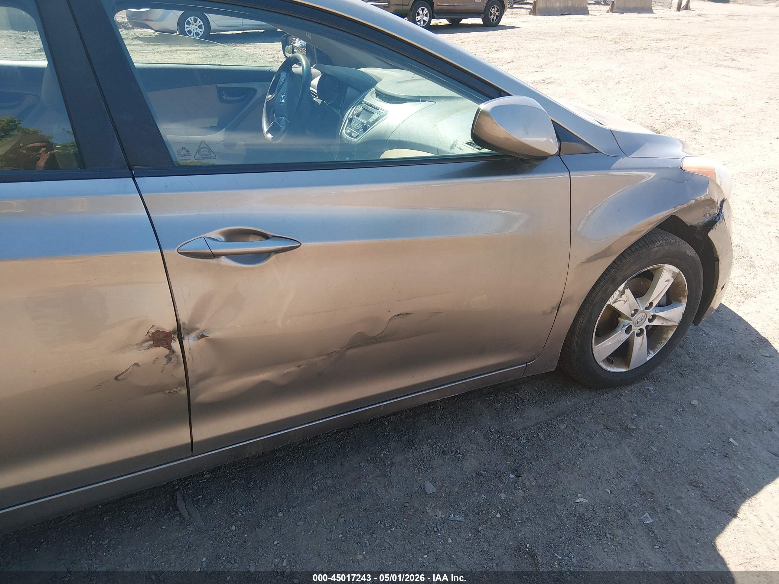 HYUNDAI ELANTRA image 6