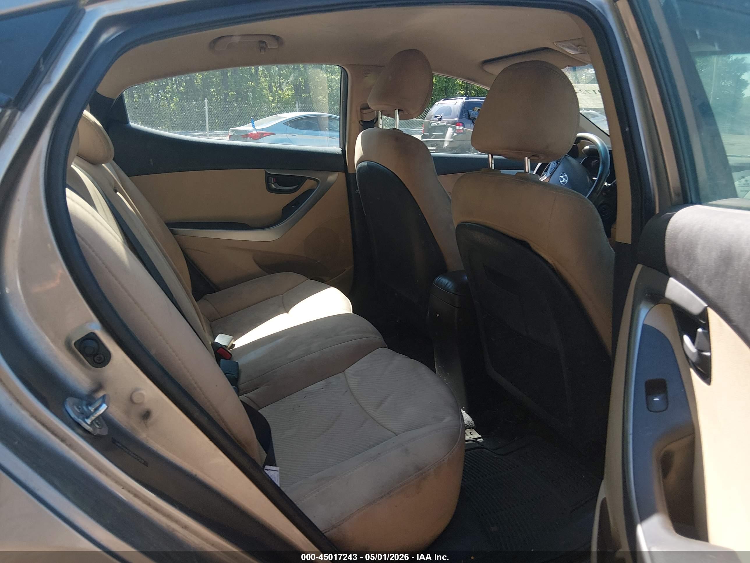 HYUNDAI ELANTRA image 8