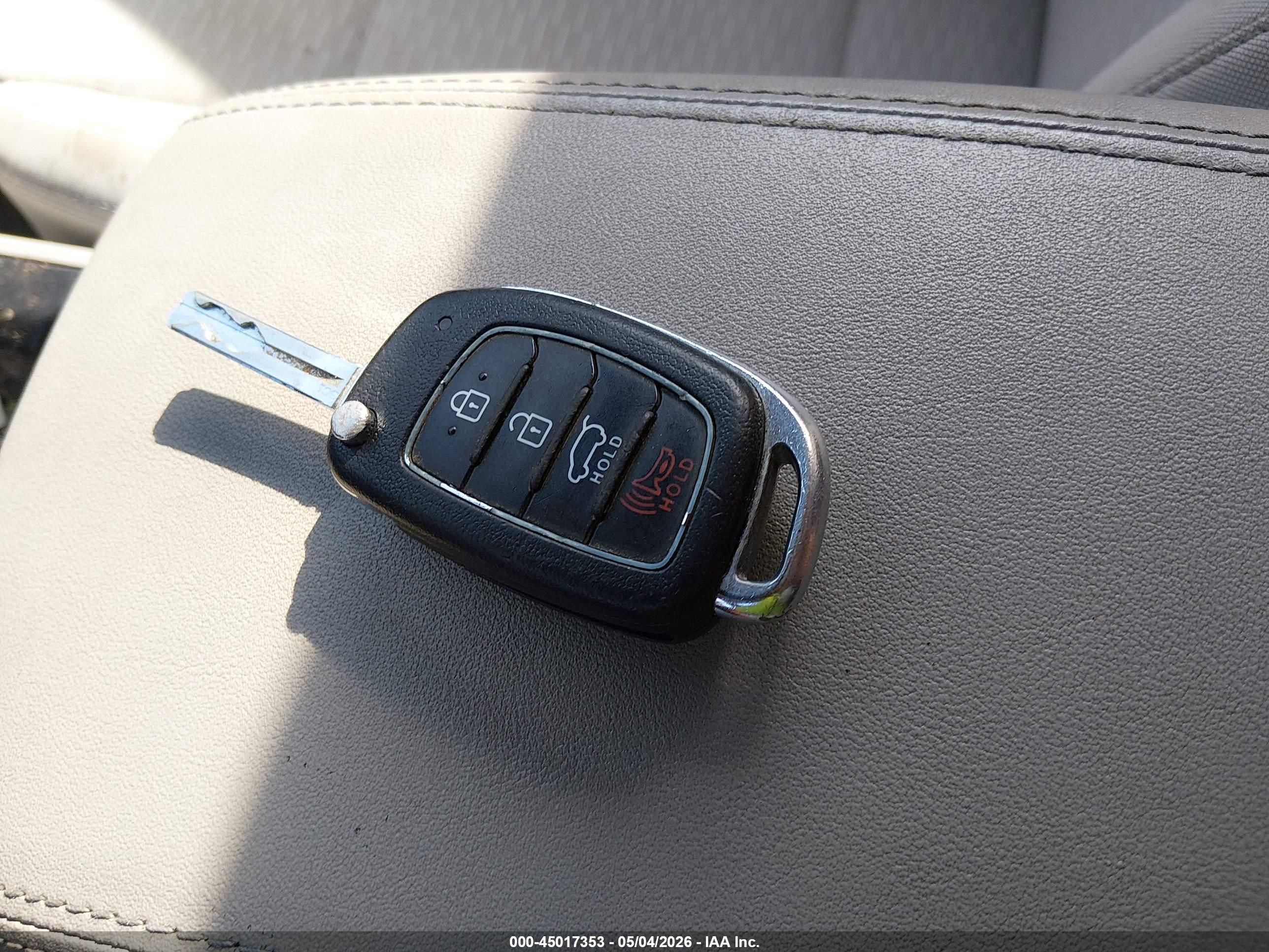 HYUNDAI TUCSON image 11