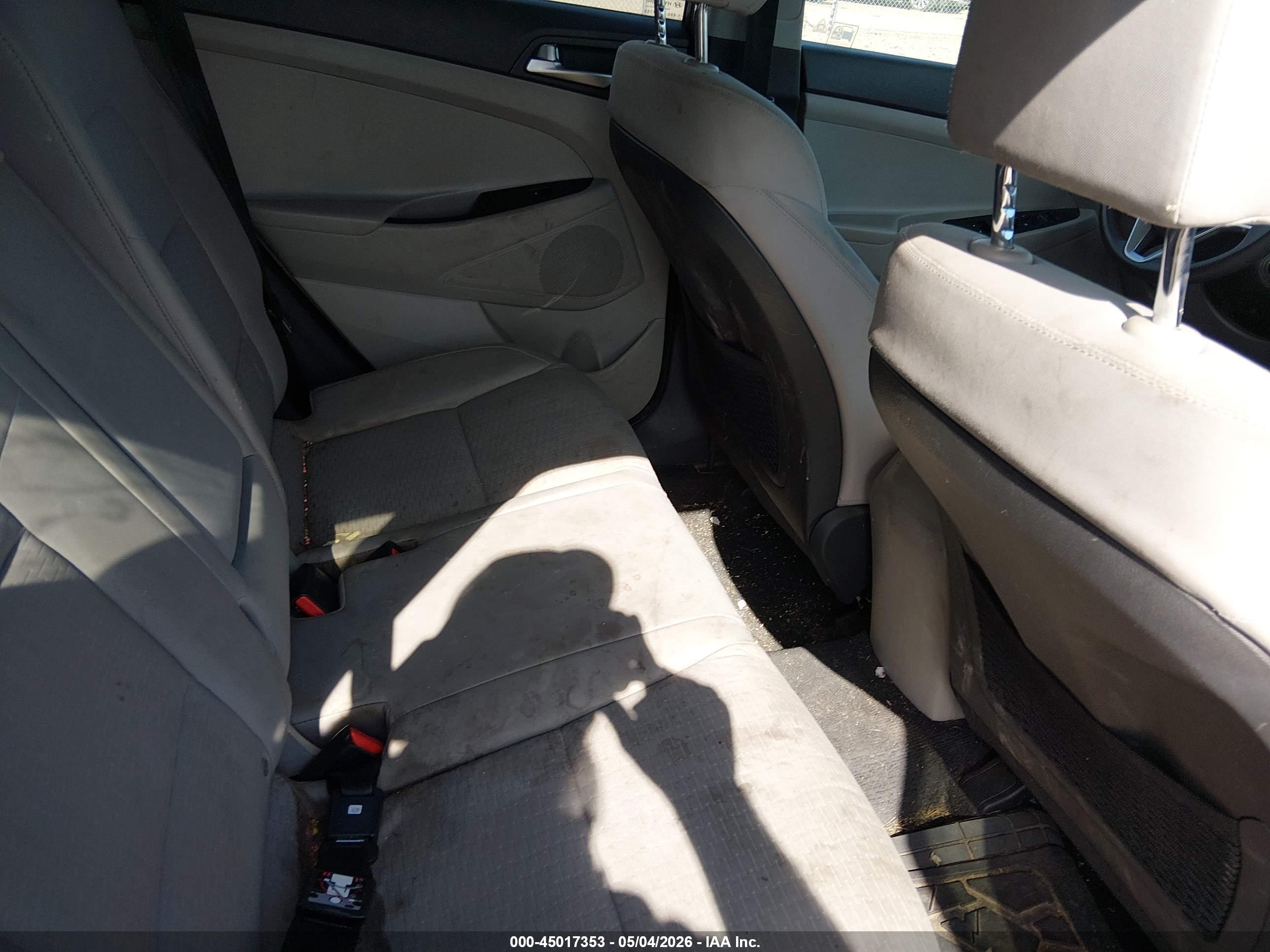 HYUNDAI TUCSON image 8
