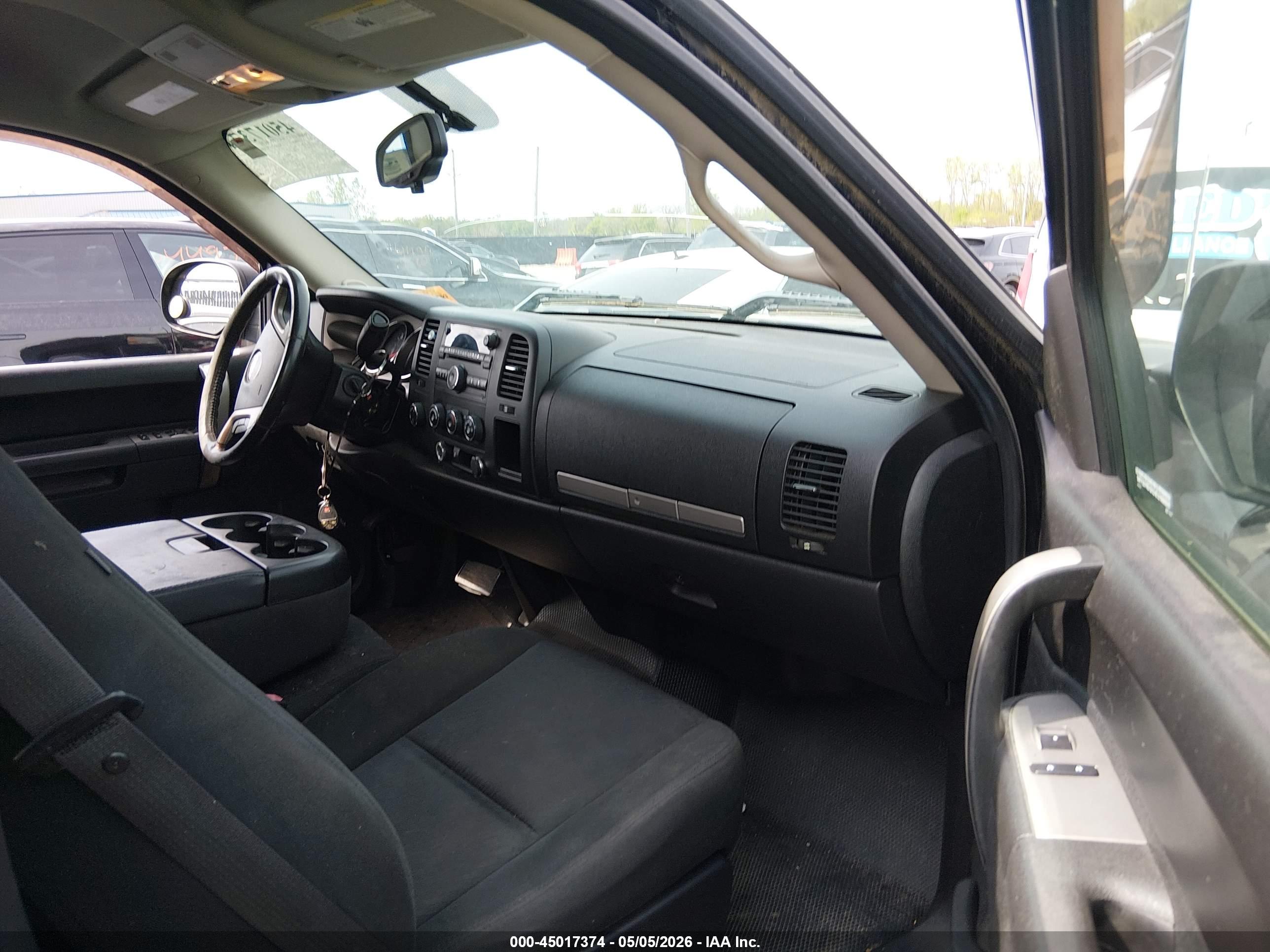 CHEVROLET SILVERADO image 5