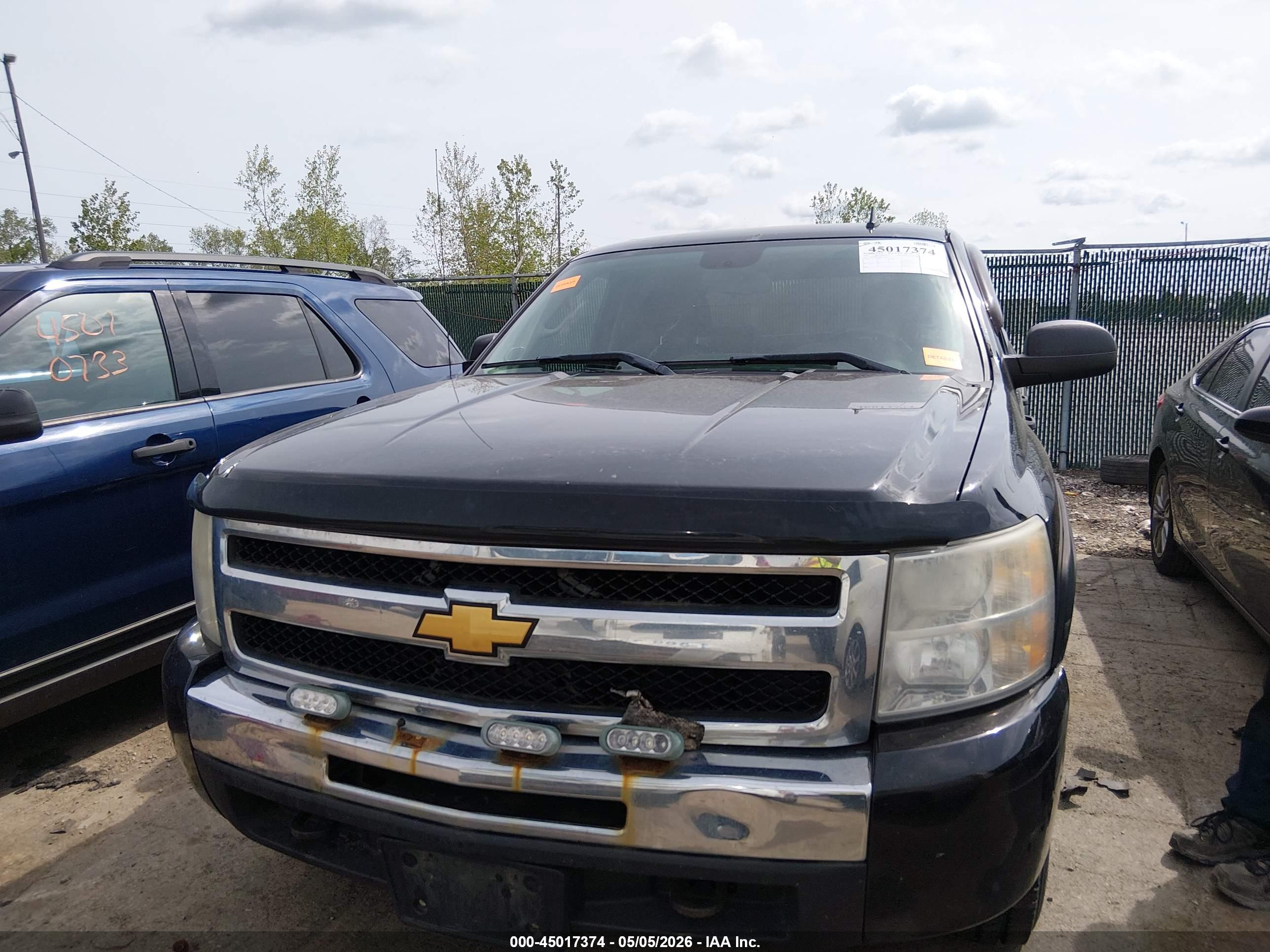 CHEVROLET SILVERADO image 6