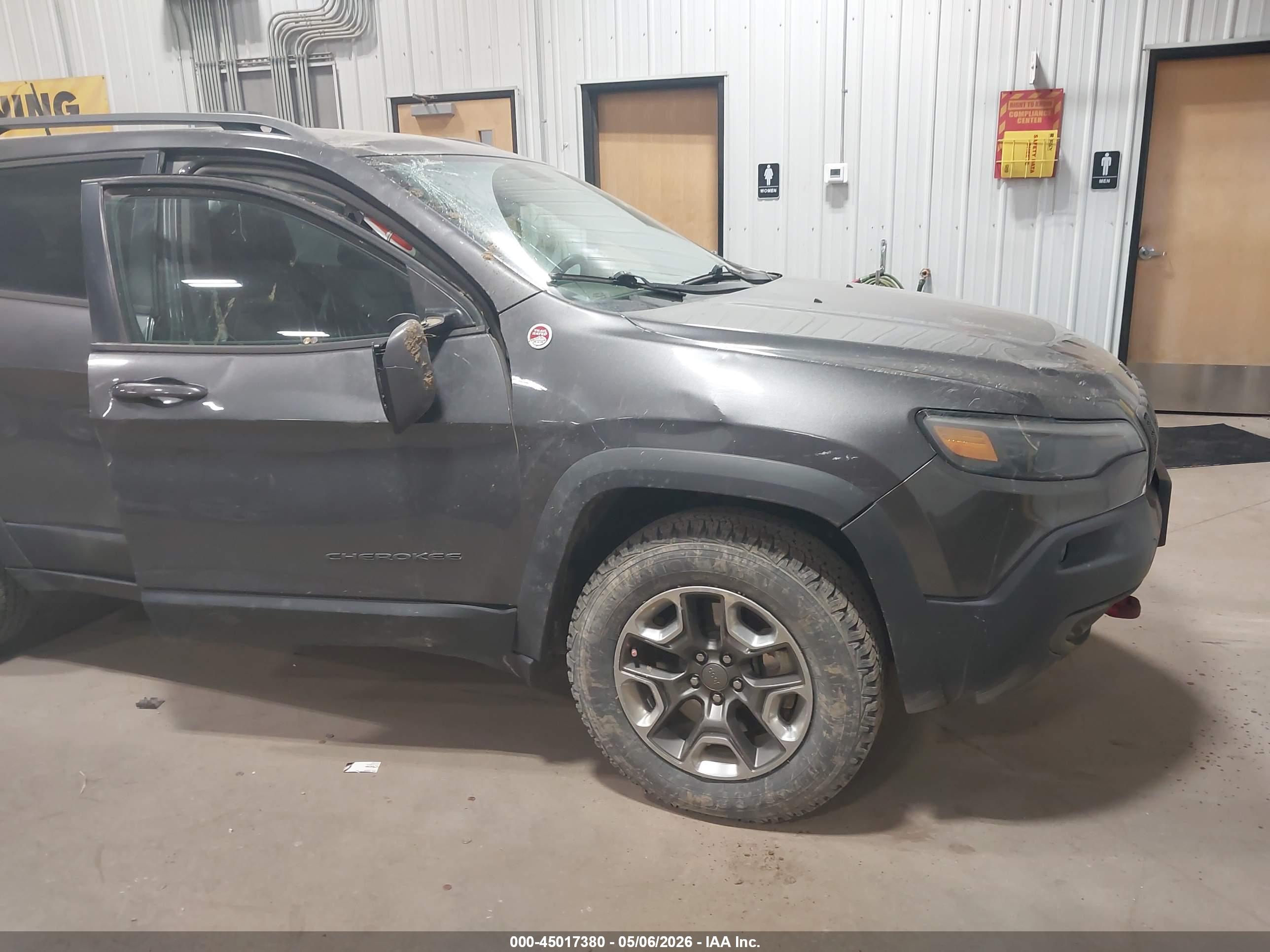 JEEP CHEROKEE image 6
