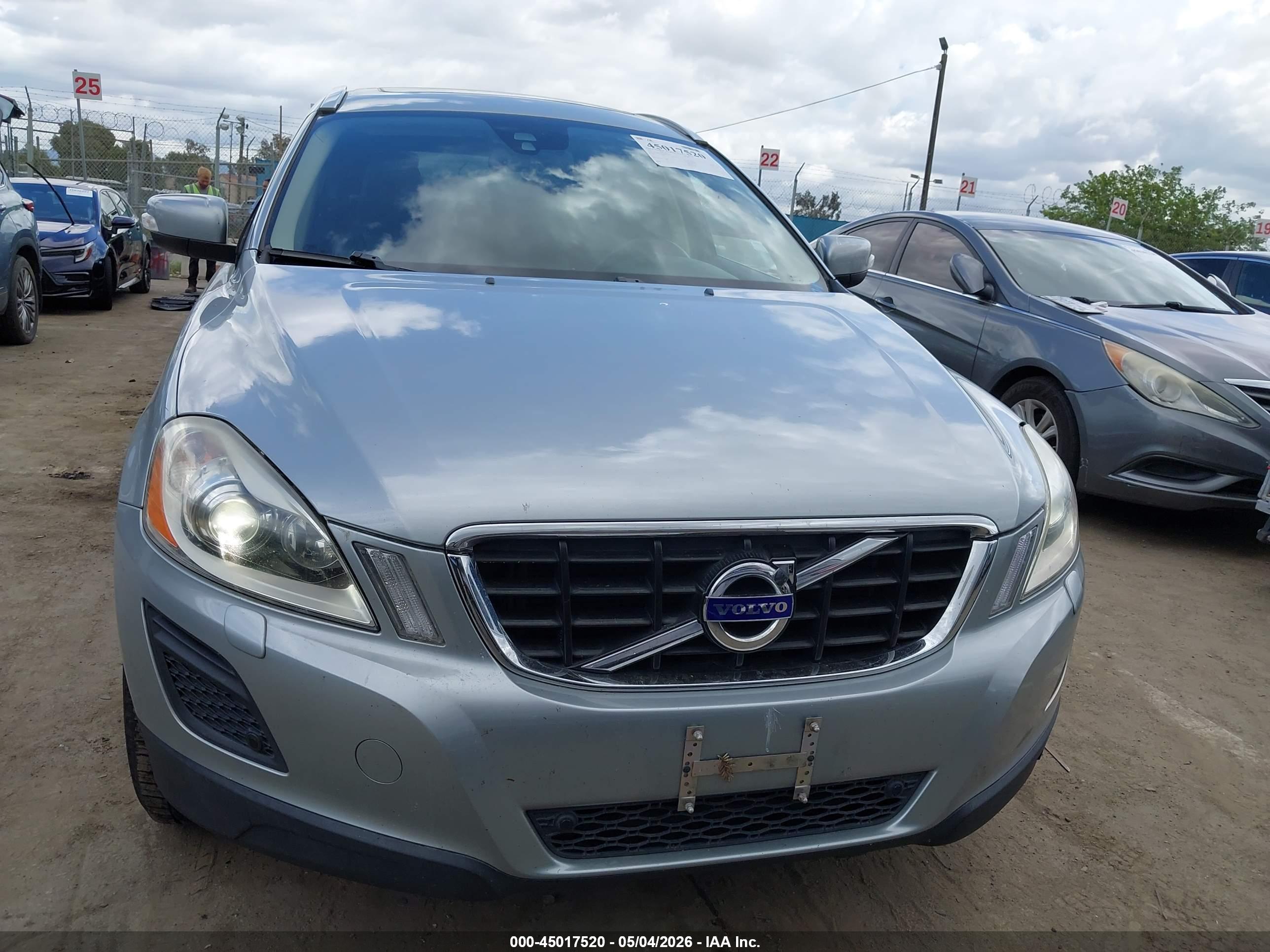 VOLVO XC60 image 6