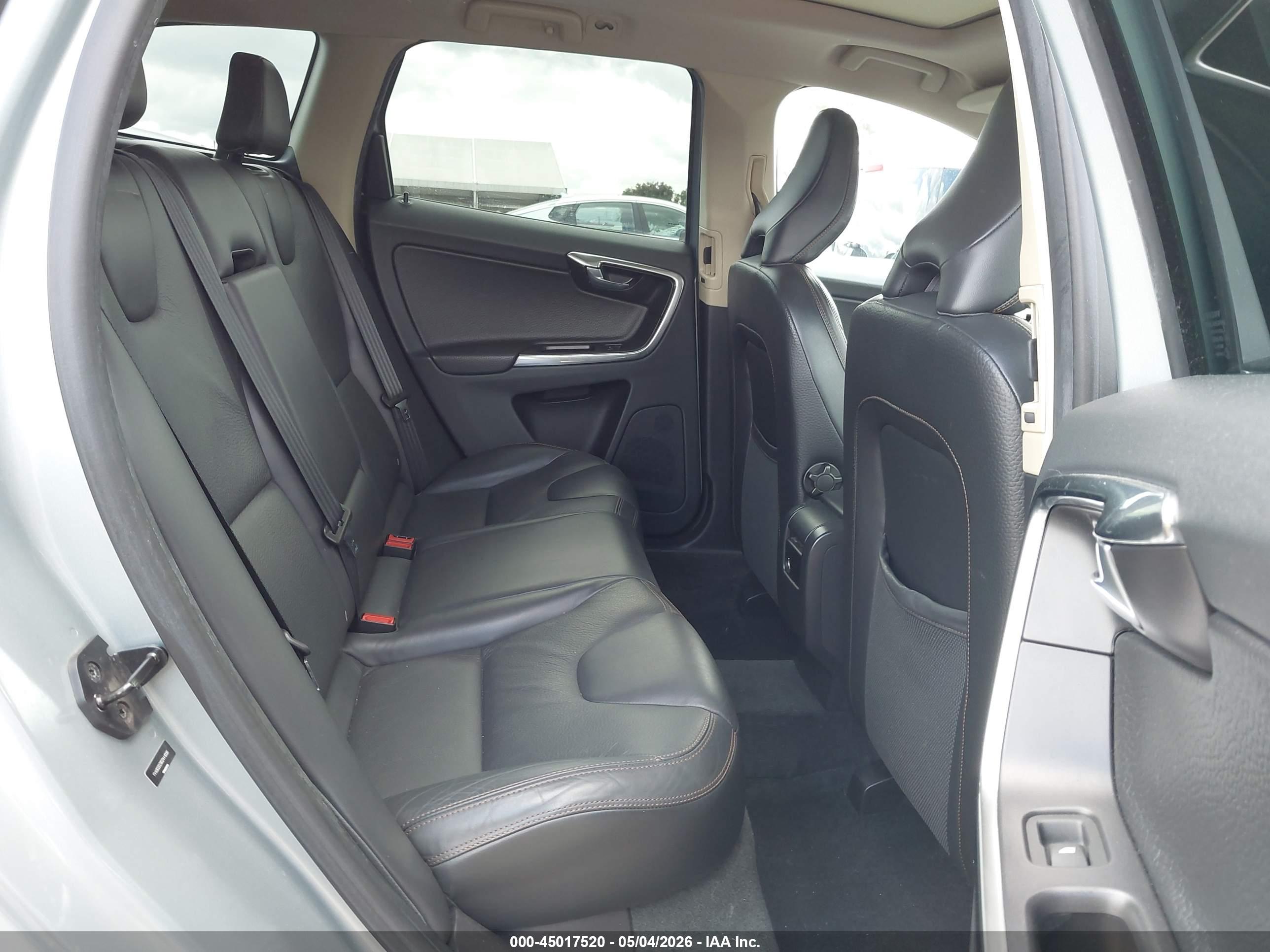 VOLVO XC60 image 8
