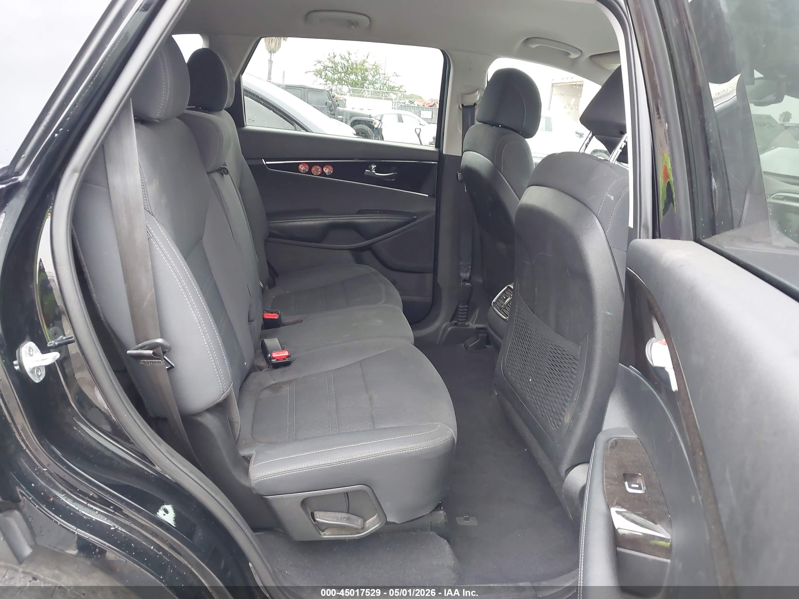 KIA SORENTO image 8