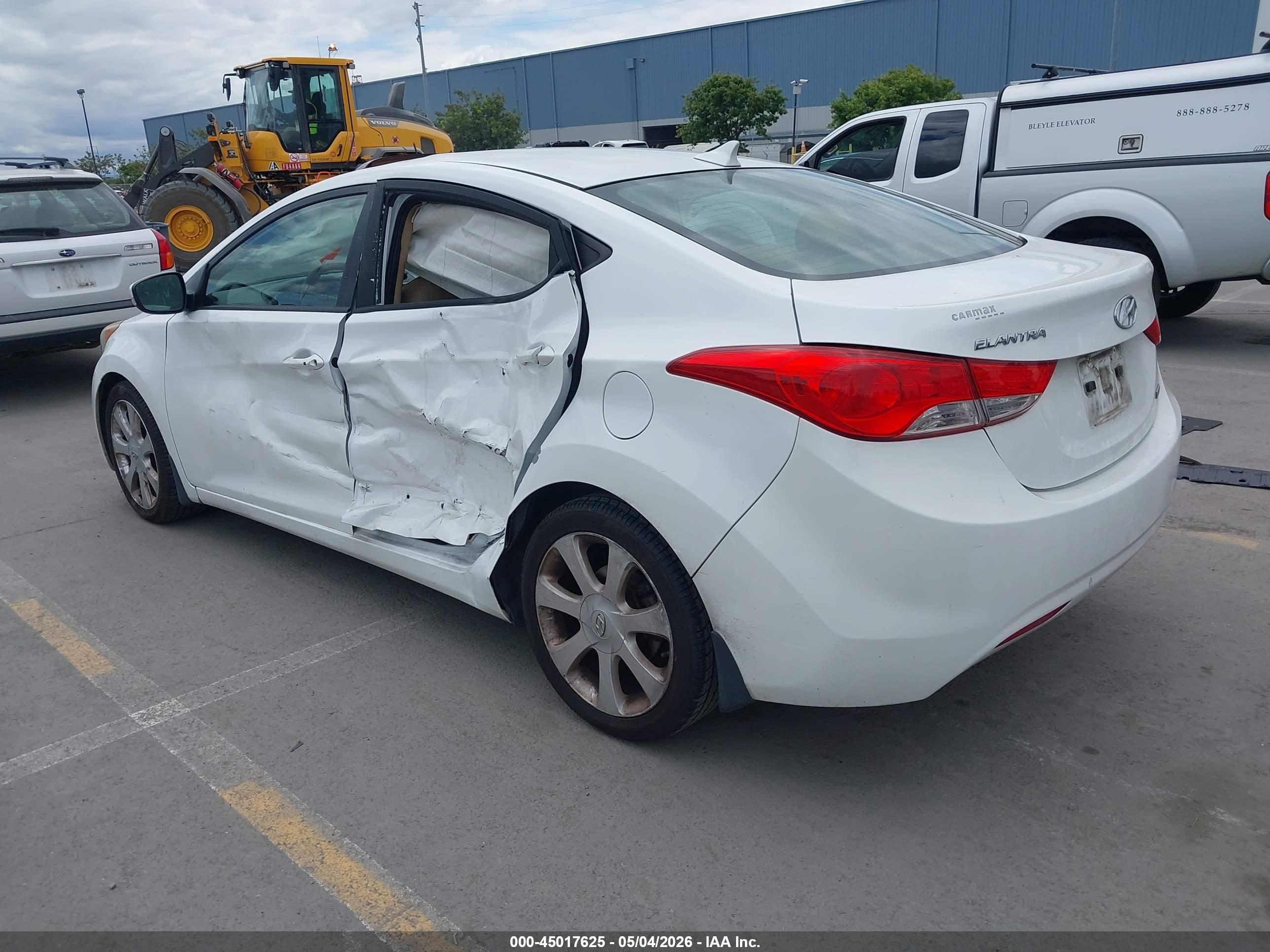 HYUNDAI ELANTRA image 3