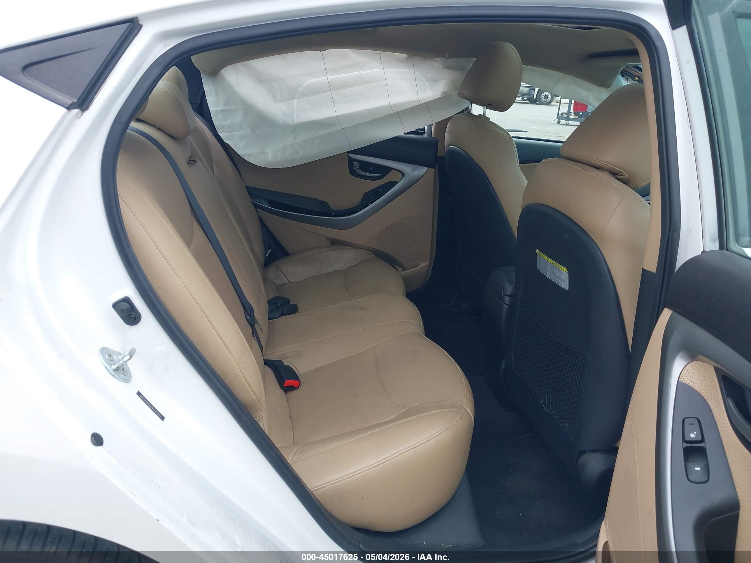 HYUNDAI ELANTRA image 8