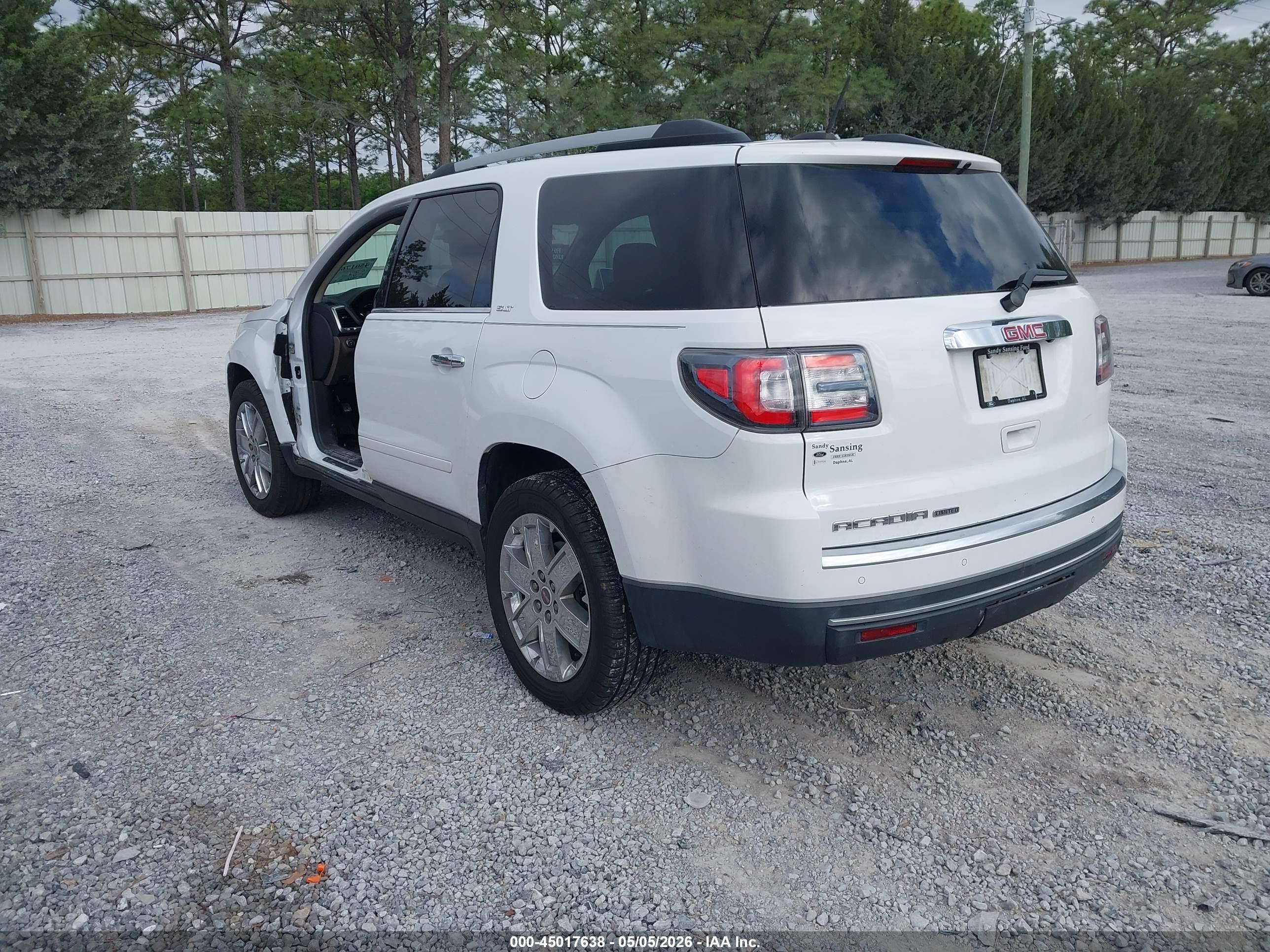 GMC ACADIA image 3