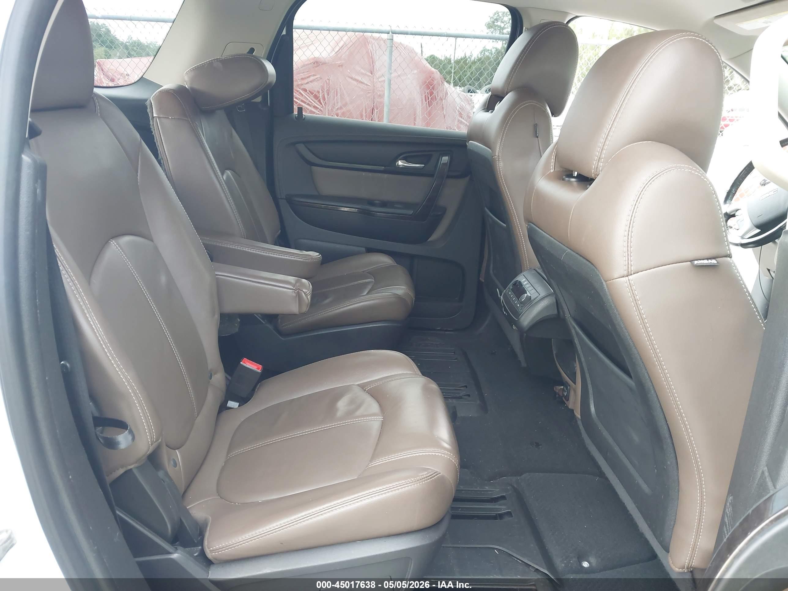GMC ACADIA image 8