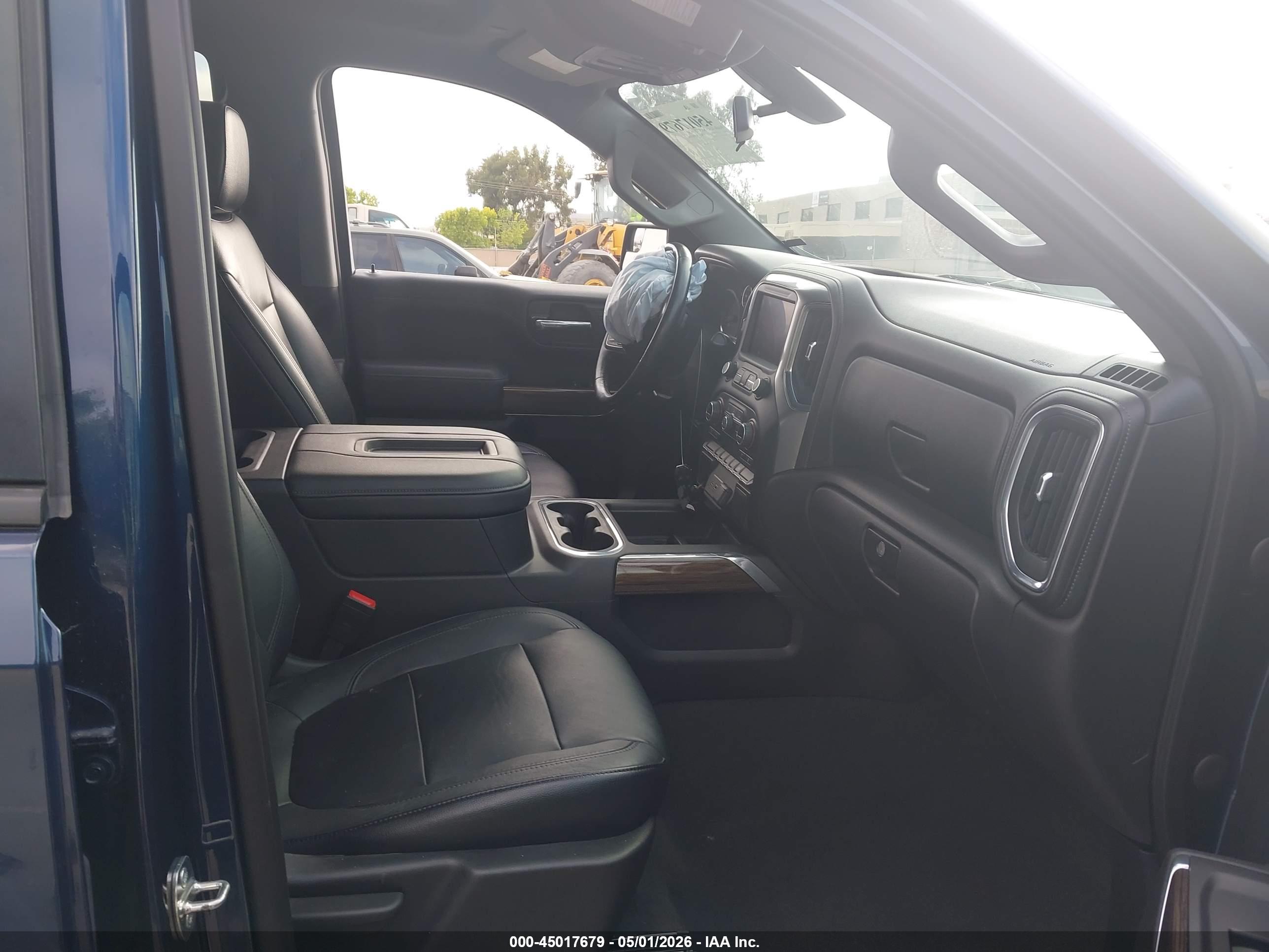 CHEVROLET SILVERADO image 5