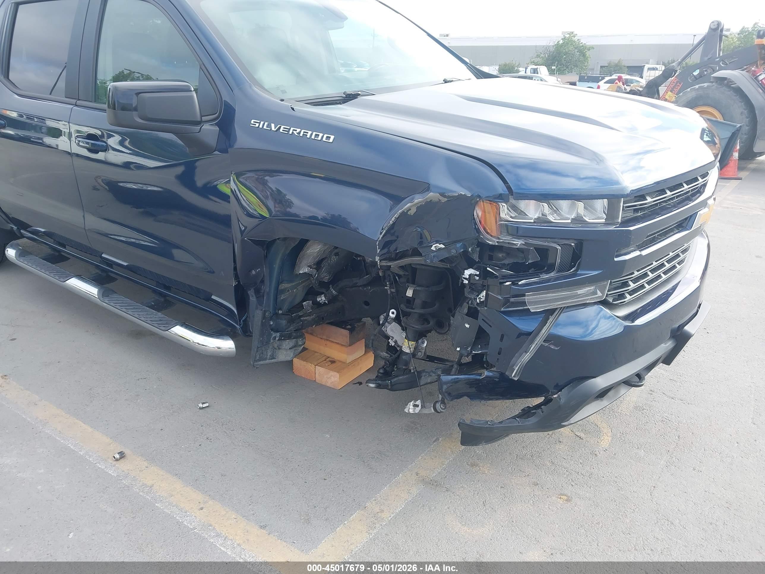 CHEVROLET SILVERADO image 6