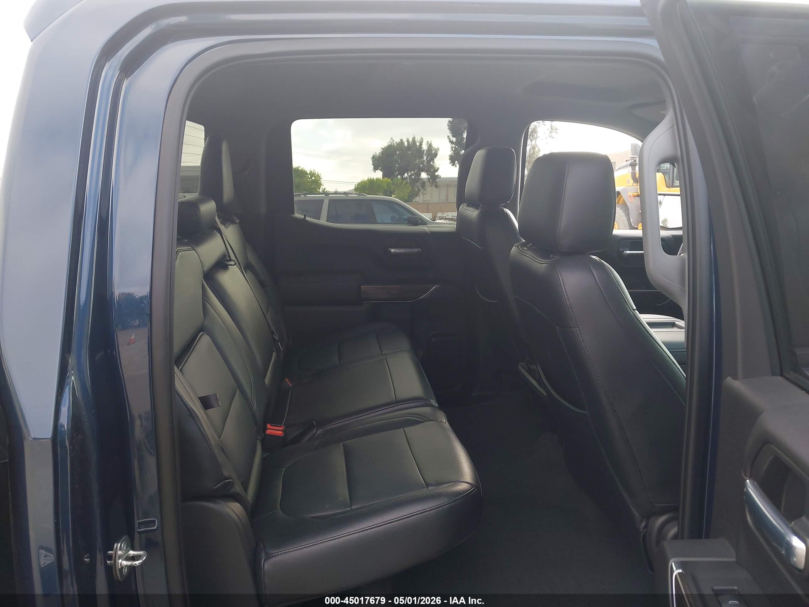 CHEVROLET SILVERADO image 8