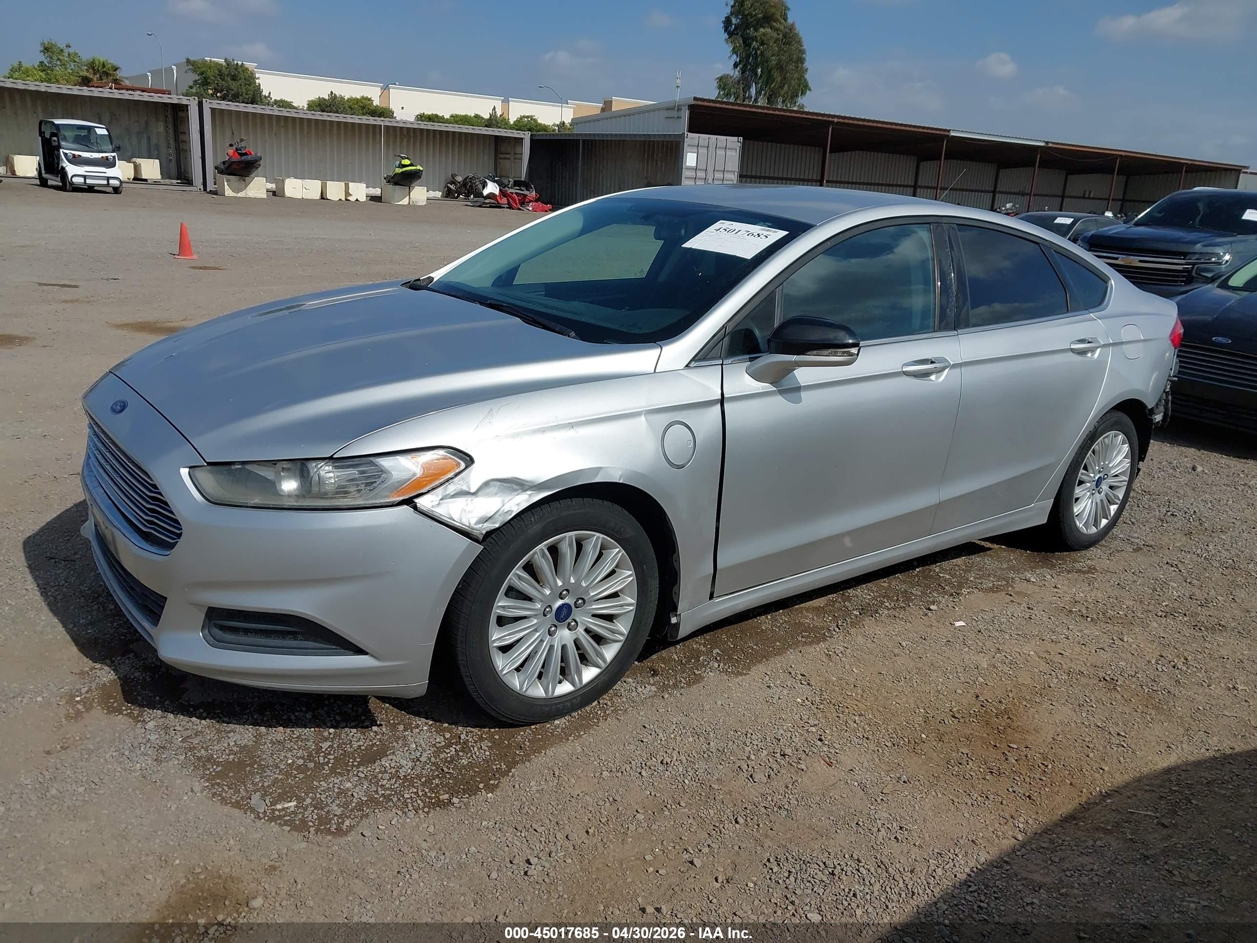 FORD FUSION image 2