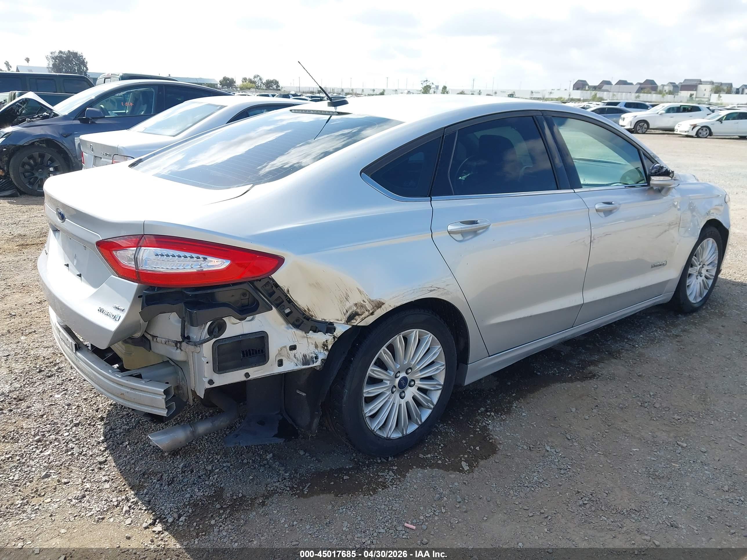FORD FUSION image 4