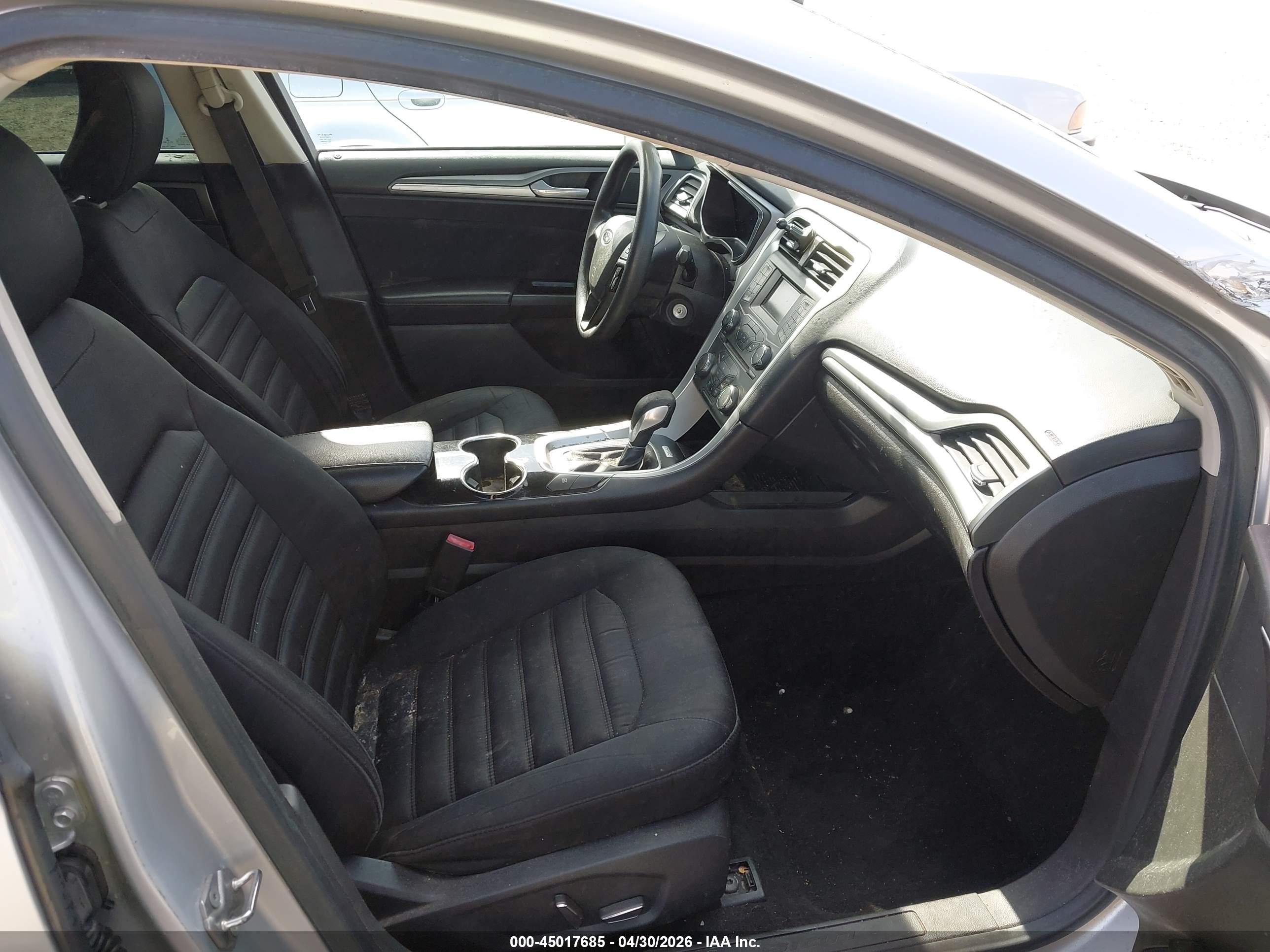 FORD FUSION image 5