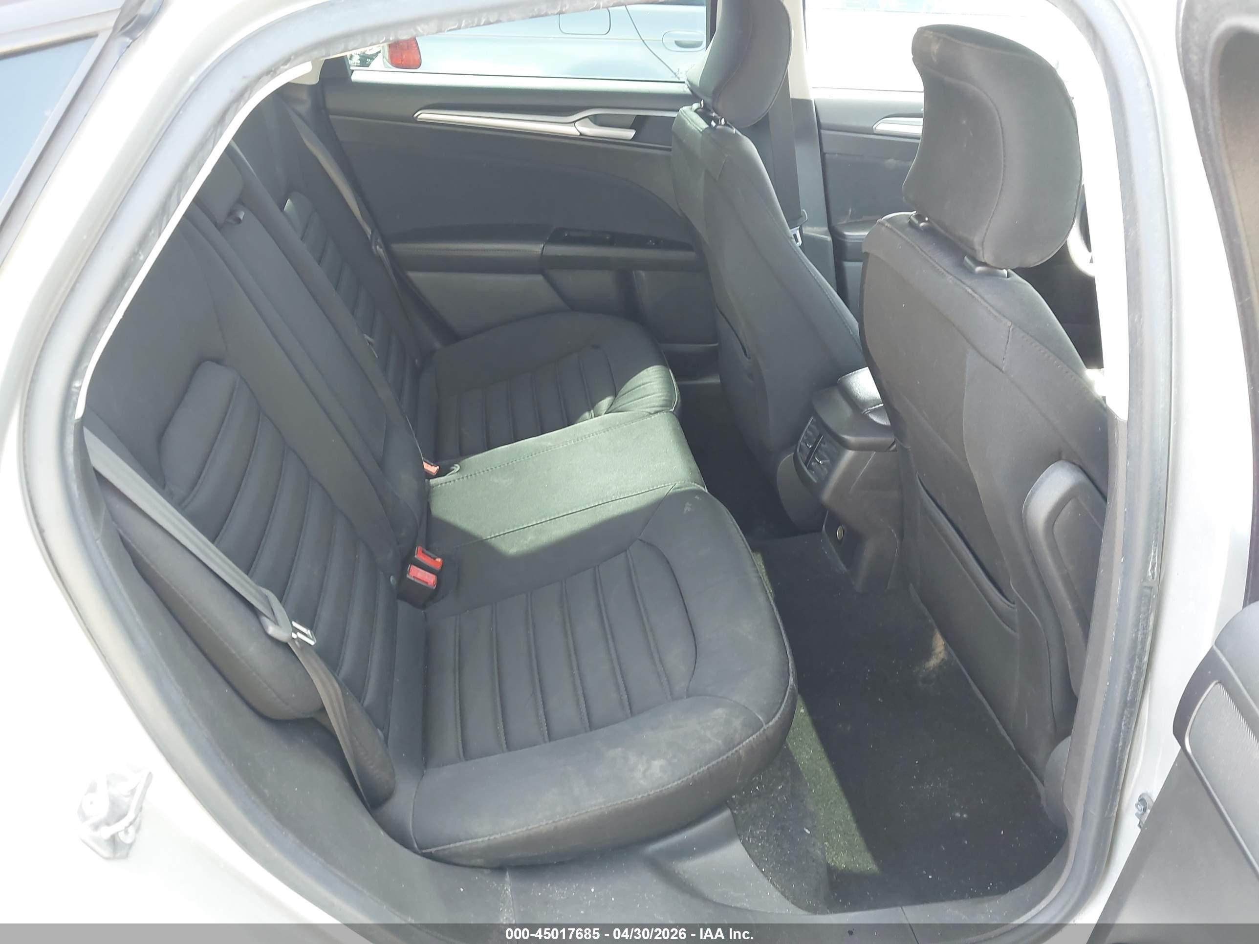 FORD FUSION image 8