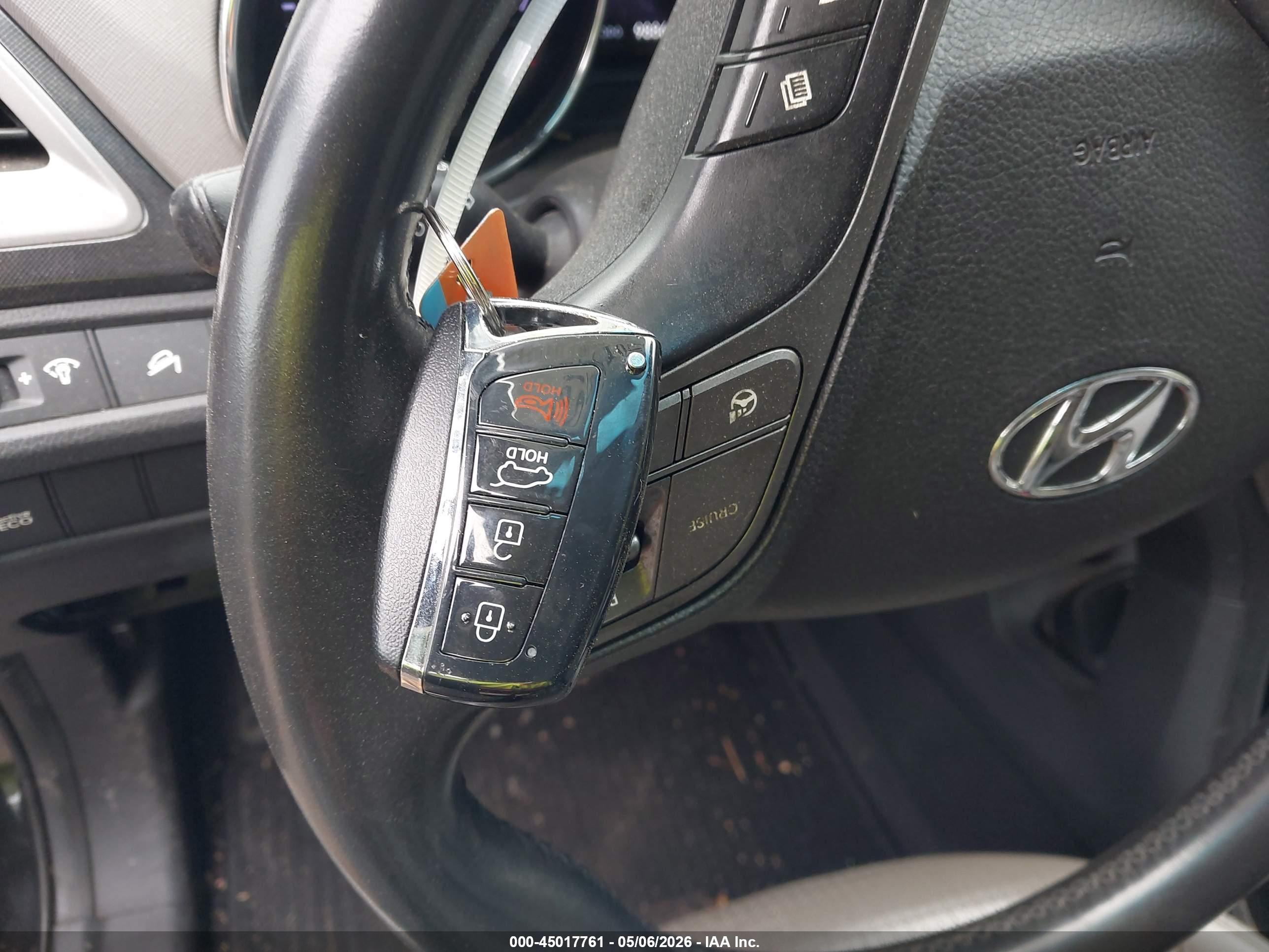 HYUNDAI SANTA image 11