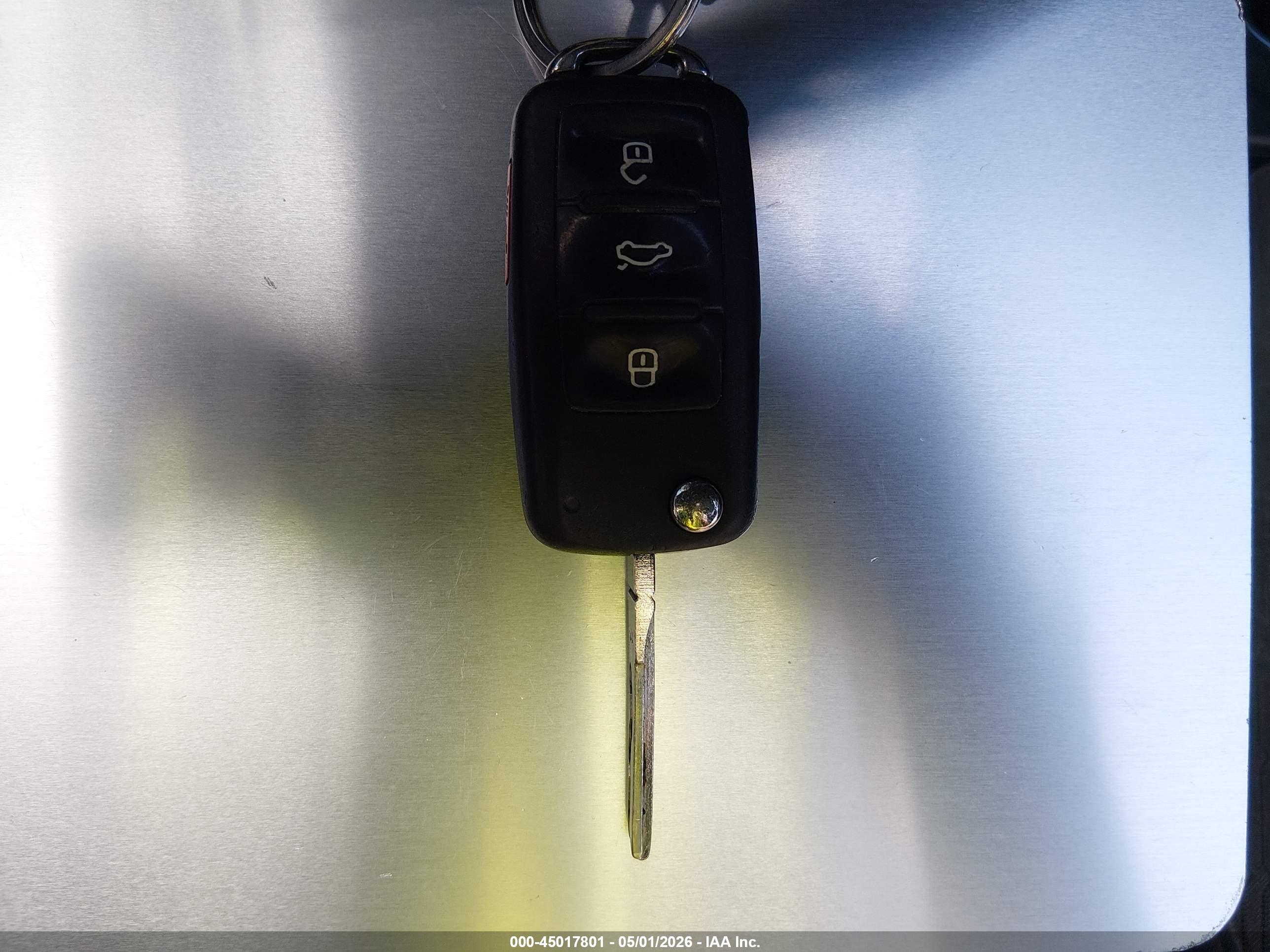 VOLKSWAGEN BEETLE image 11