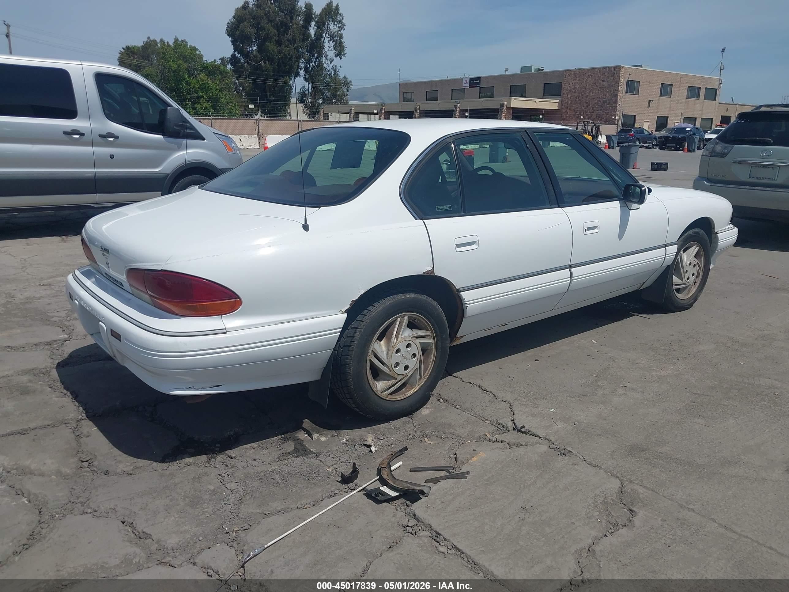 PONTIAC BONNEVILLE image 4