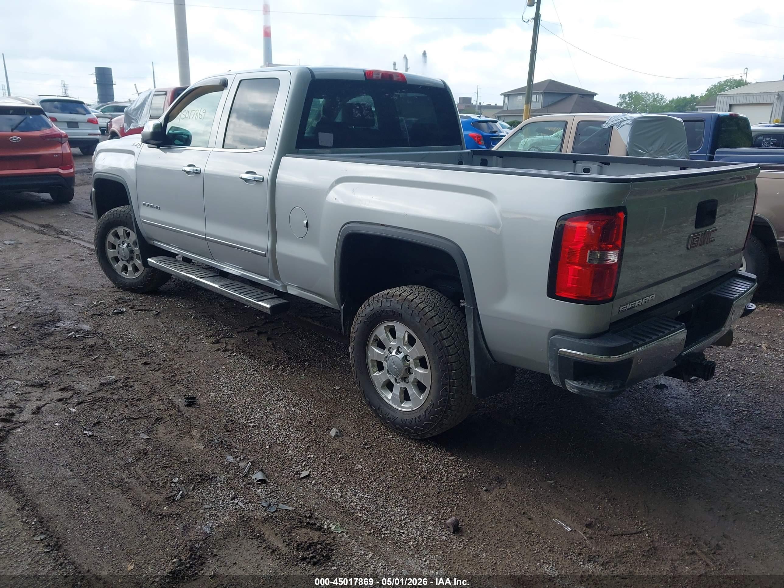 GMC SIERRA image 3
