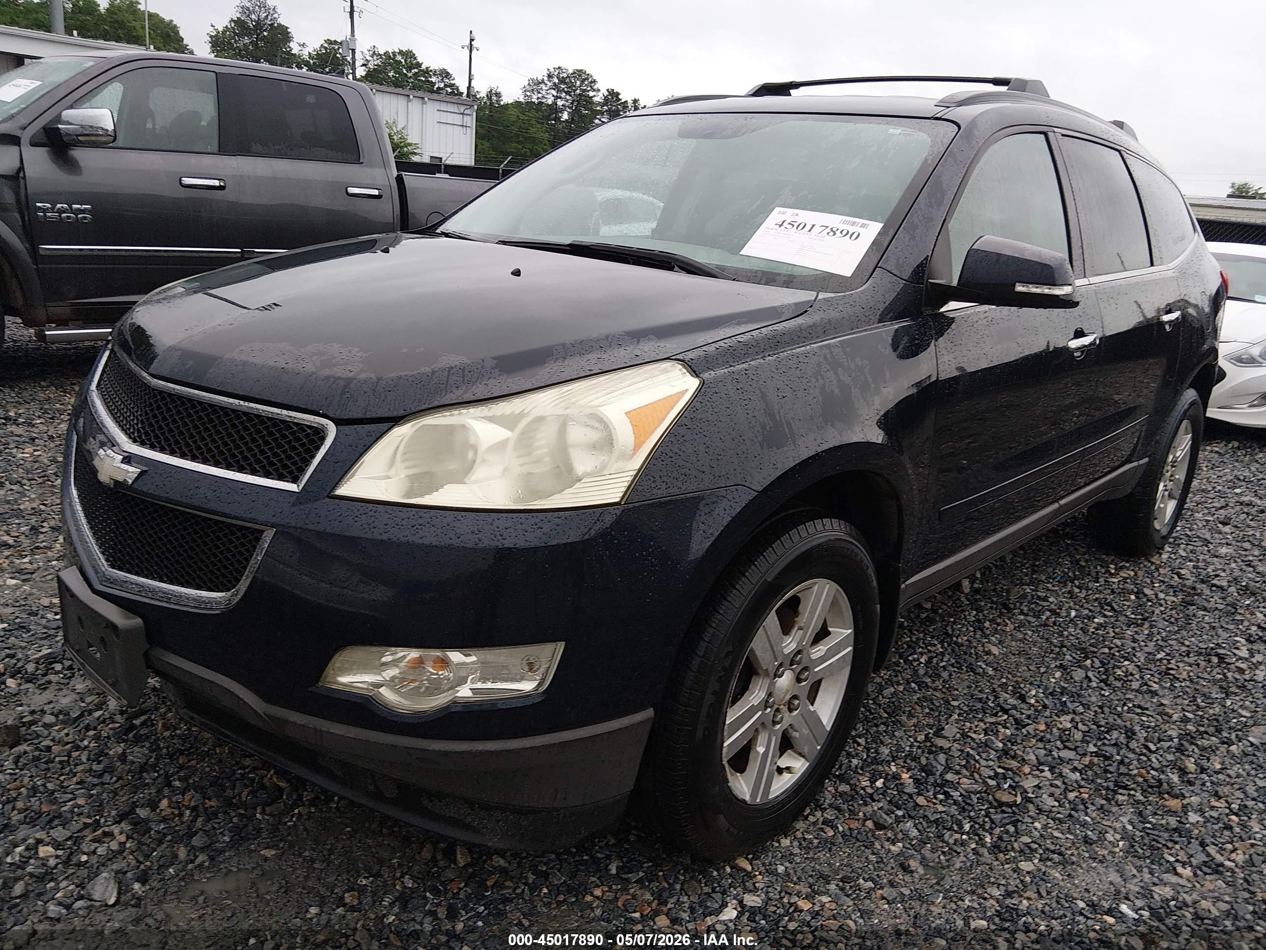 CHEVROLET TRAVERSE image 2