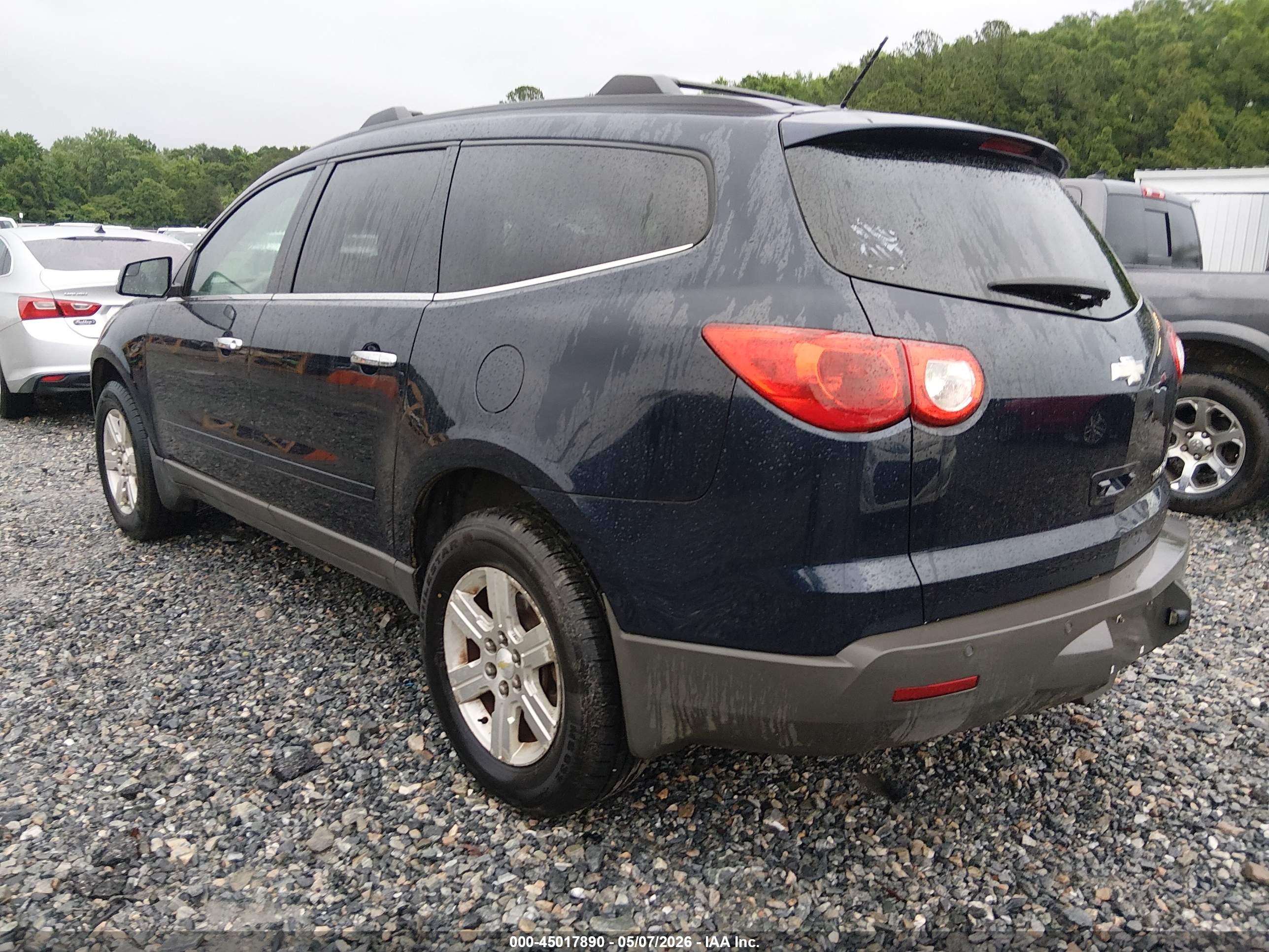 CHEVROLET TRAVERSE image 3
