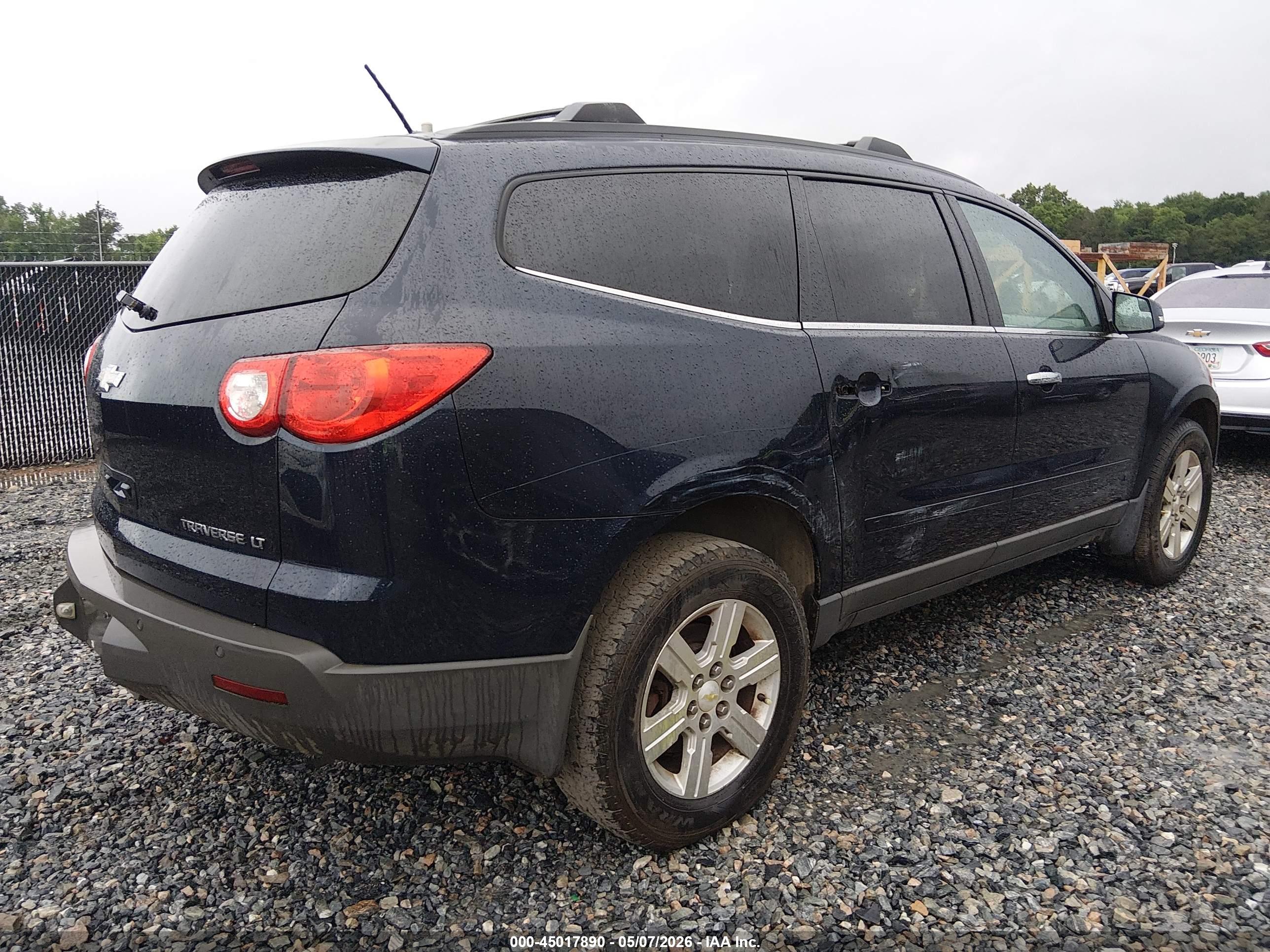 CHEVROLET TRAVERSE image 4