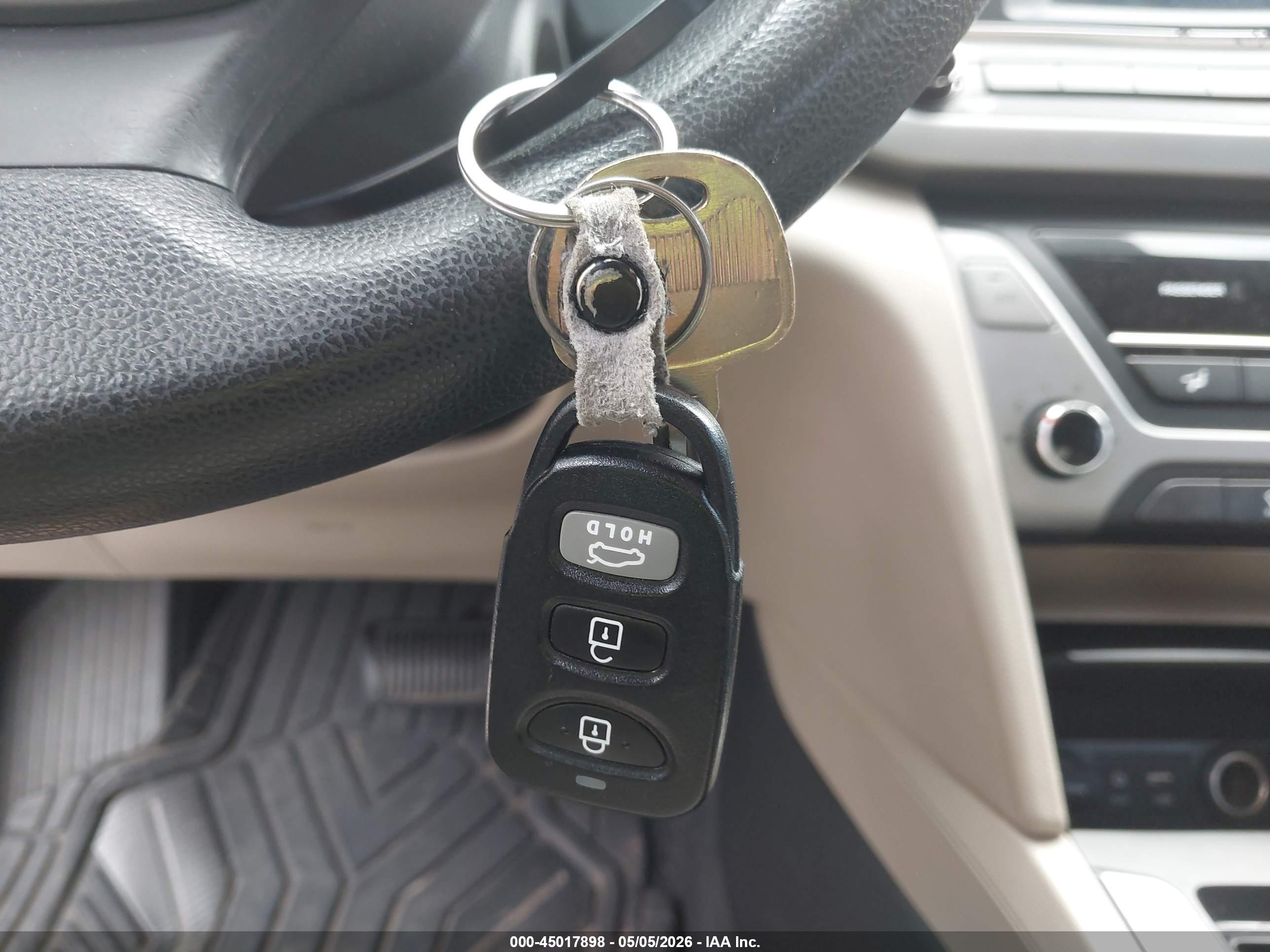 HYUNDAI ELANTRA image 11