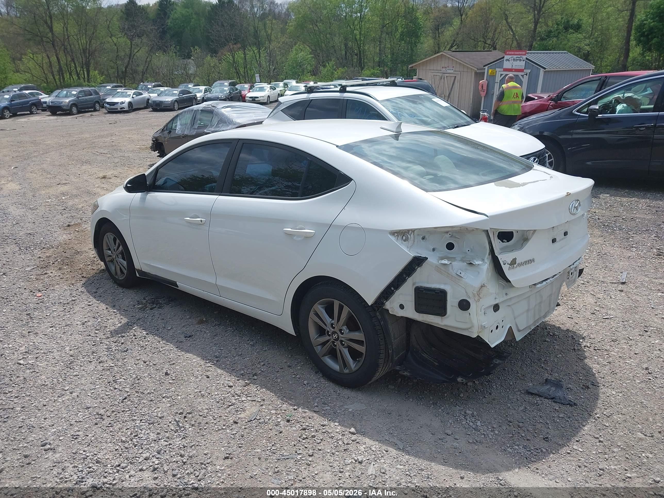 HYUNDAI ELANTRA image 3
