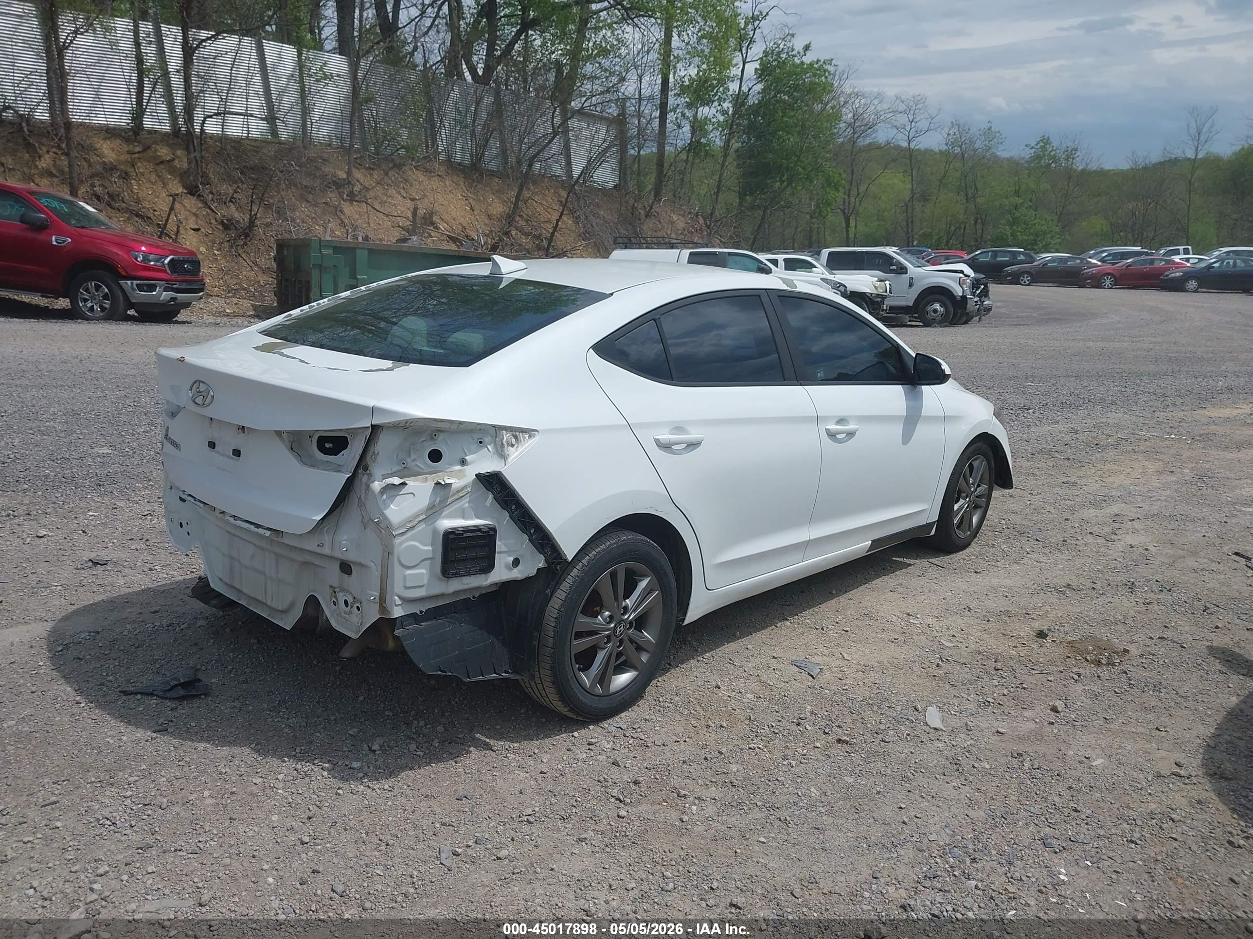 HYUNDAI ELANTRA image 4